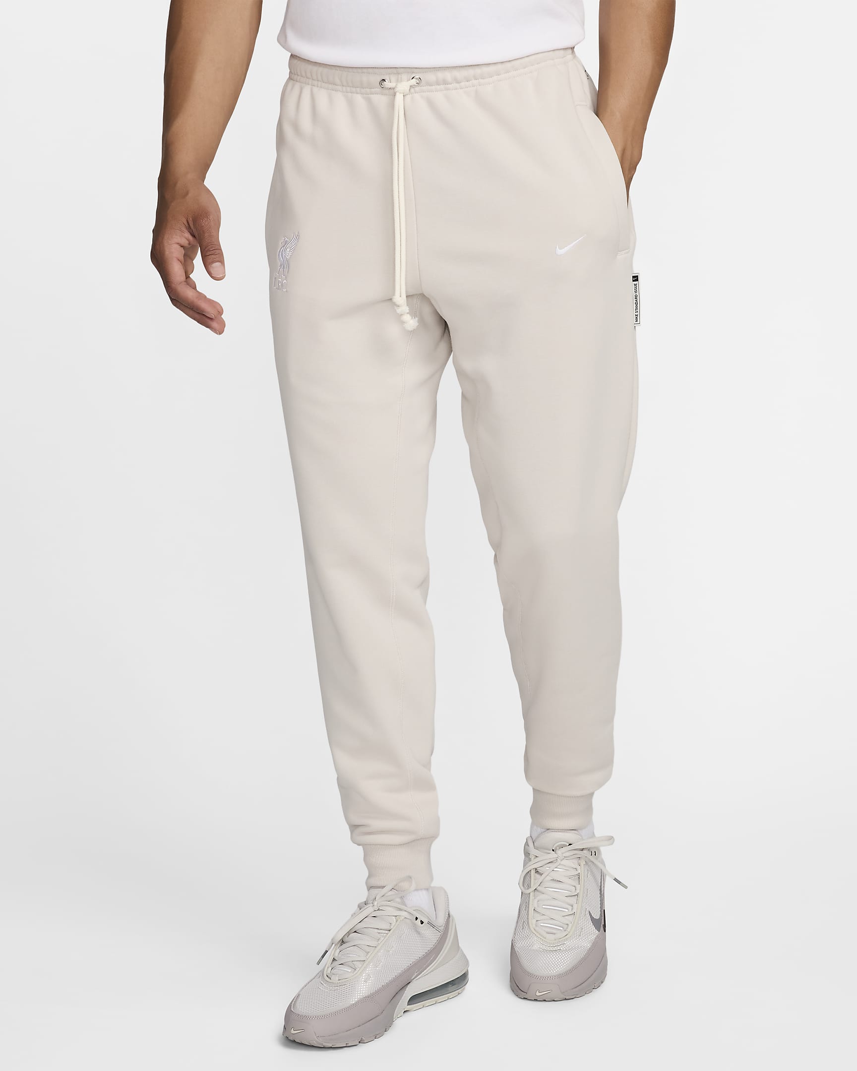 Liverpool FC Standard Issue Pantalón entallado de fútbol Nike Dri-FIT - Hombre - Light Orewood Brown/Blanco