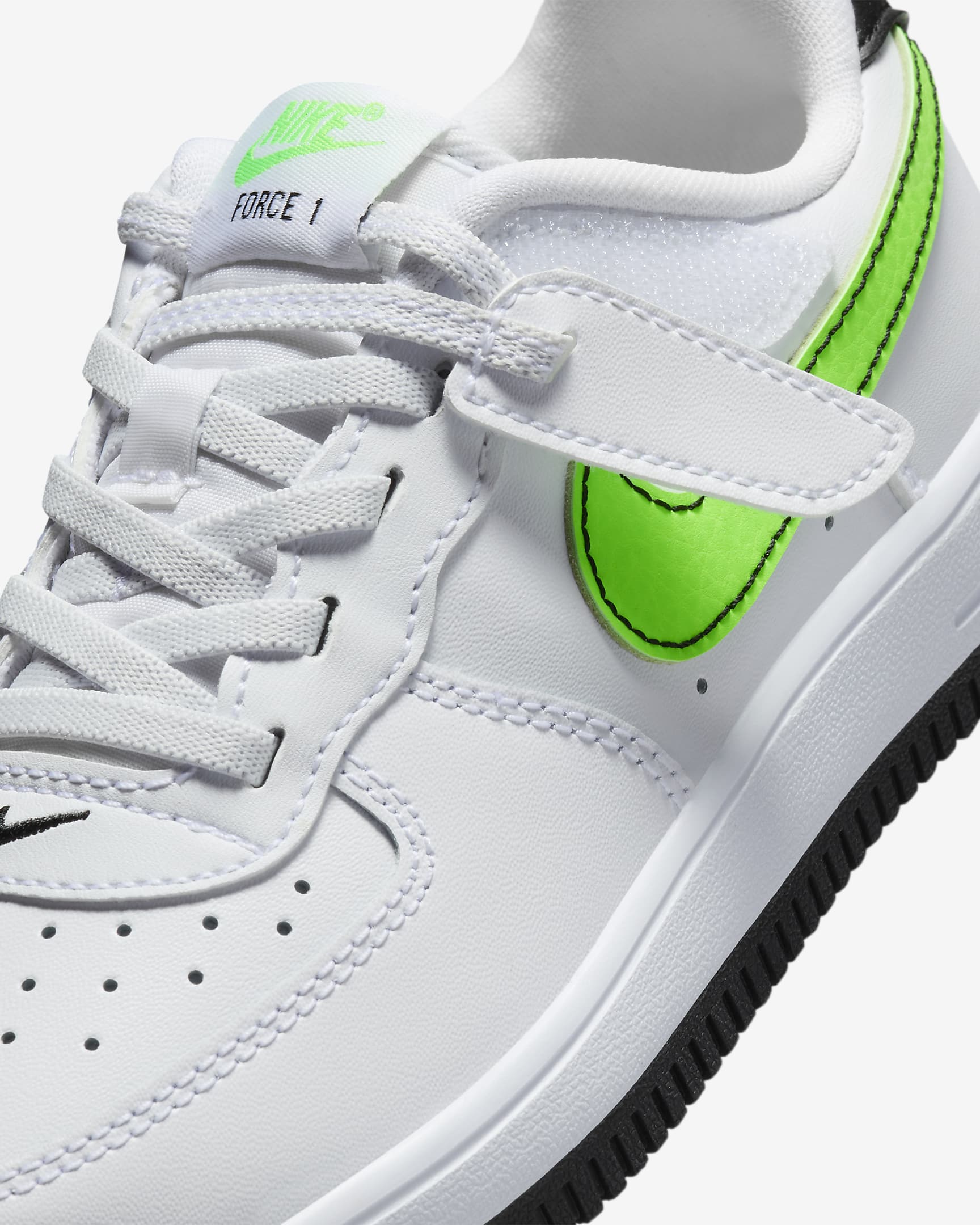 Nike Force 1 Low EasyOn Younger Kids' Shoes - White/Black/Green Strike