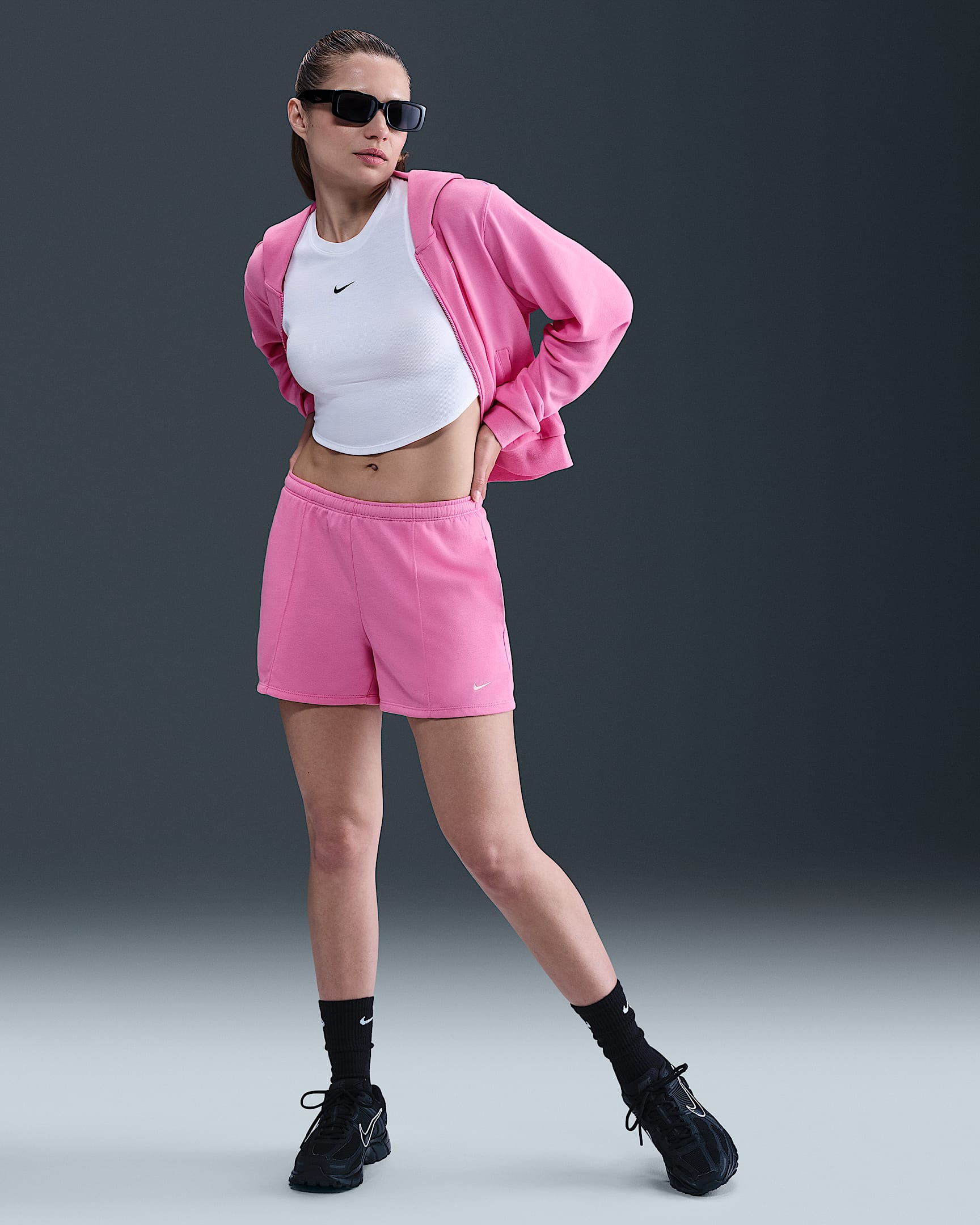 Shorts de French Terry de tiro medio de 10 cm para mujer Nike Sportswear Chill Terry - Rosa alegre/Vela