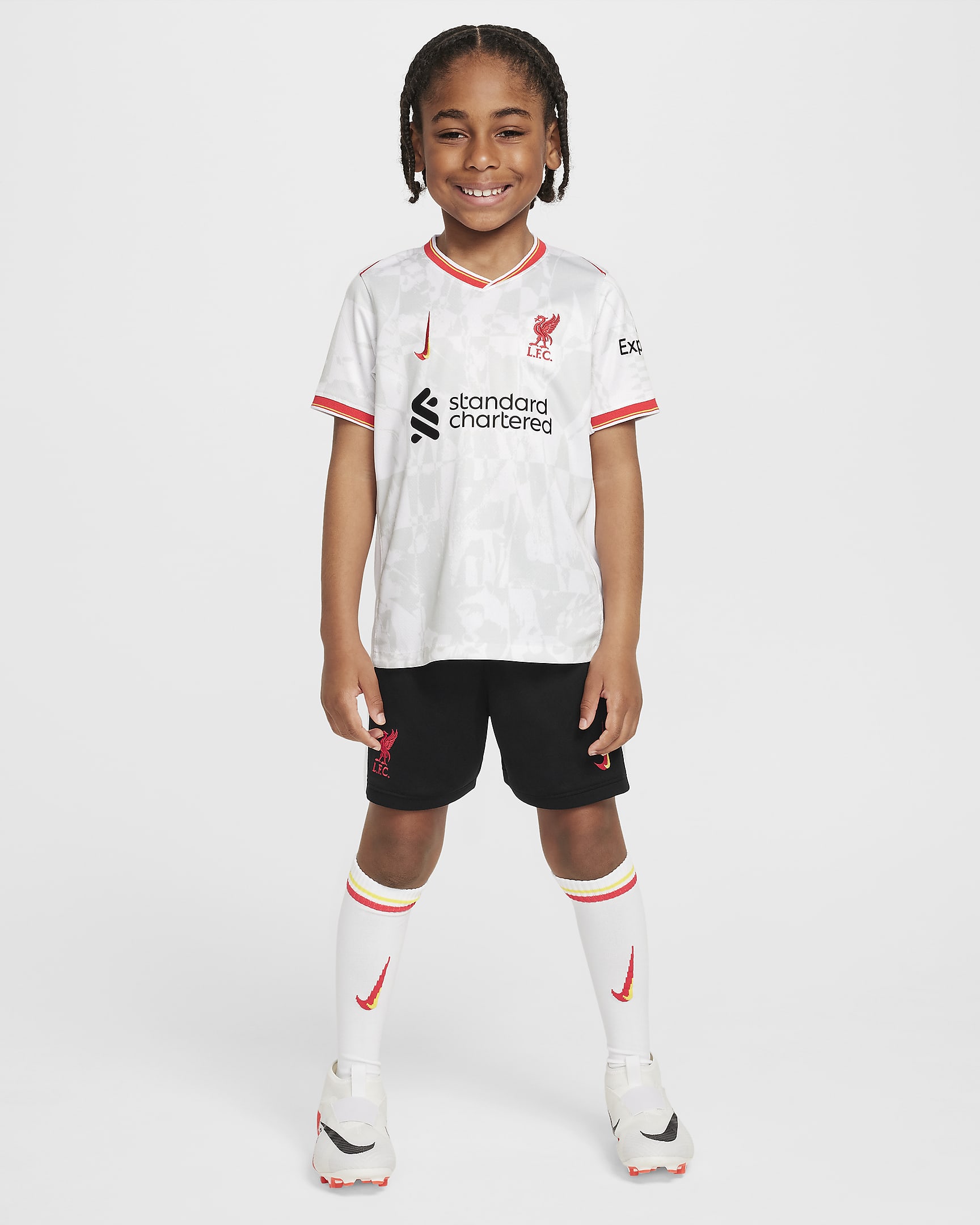 FC Liverpool 2024/25 Stadium Third dreiteiliges Nike Football Replika-Set (jüngere Kinder) - Weiß/Pure Platinum/Schwarz/Global Red