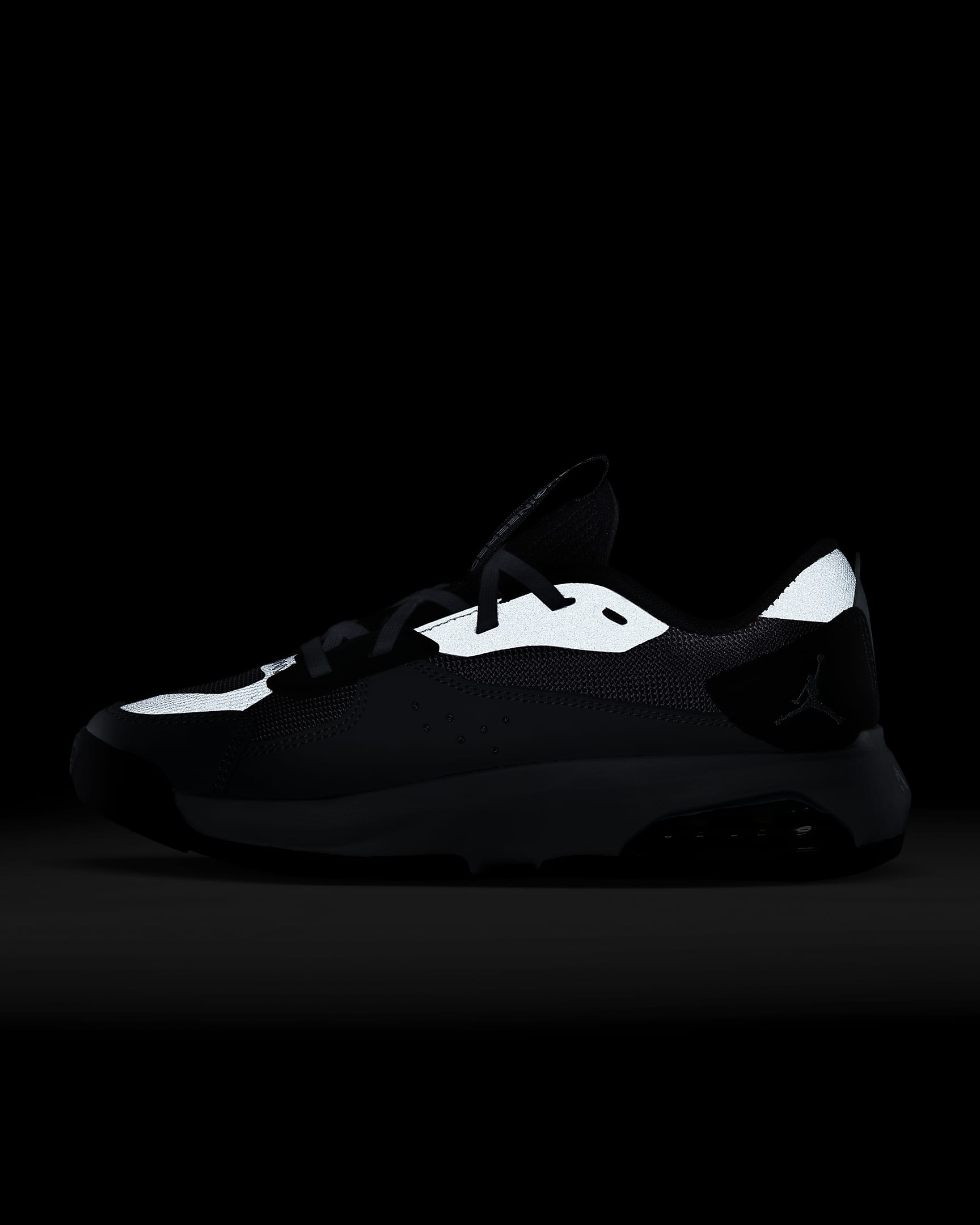 Jordan Air 200E Women's Shoes. Nike LU