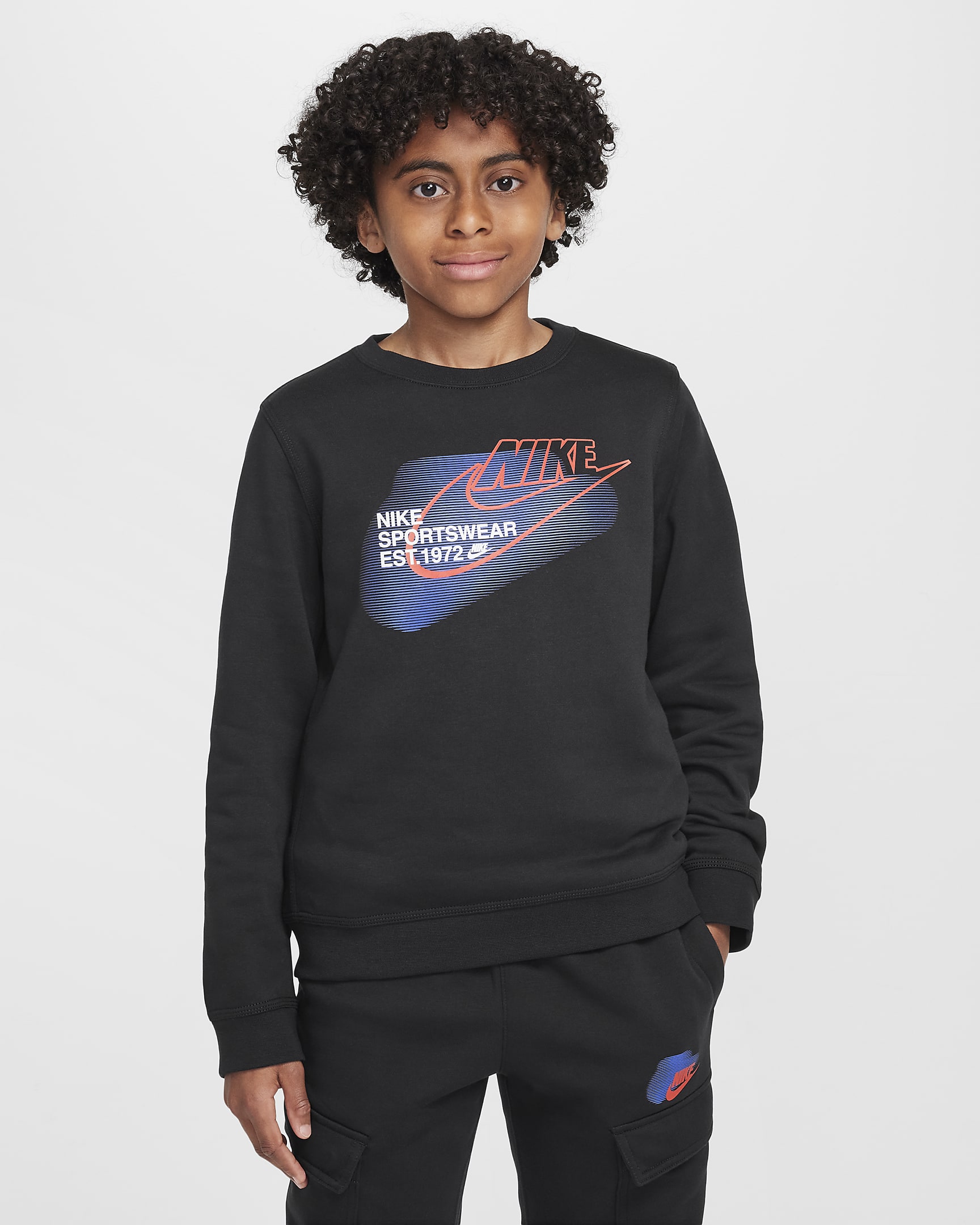 Nike Sportswear Standard Issue sweatshirt med rund hals til store barn (gutt) - Svart