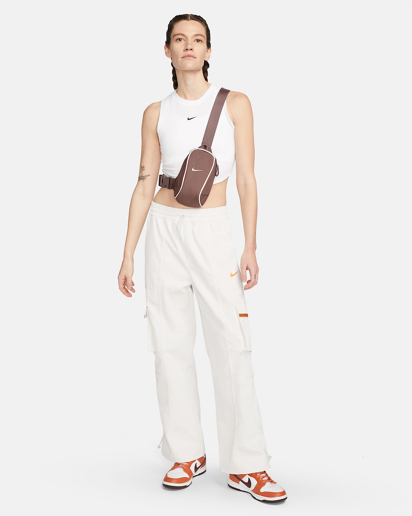 Nike Sportswear Essentials CrossBody Bag (1L). Nike BG