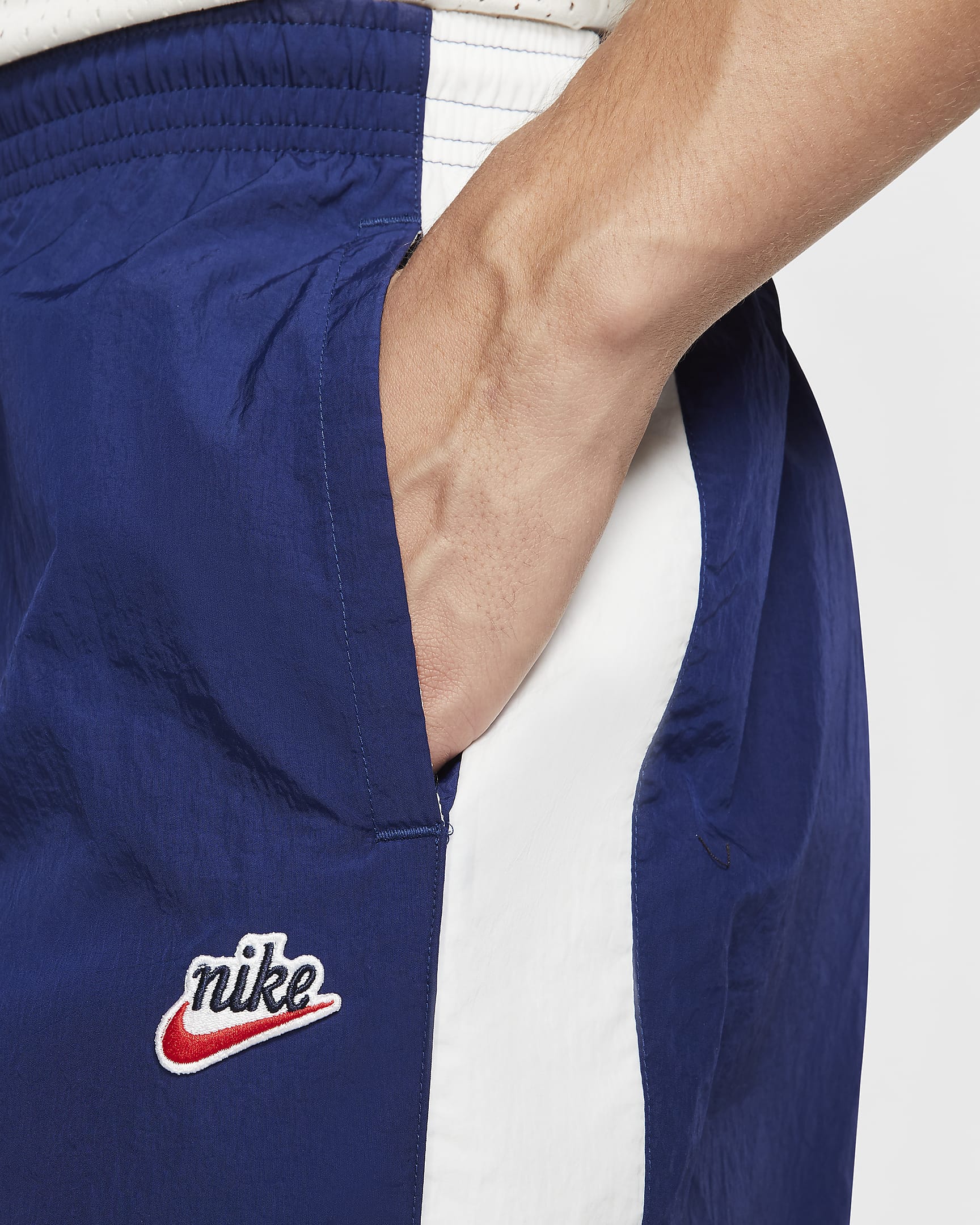 Nike Sportswear Windrunner Woven Pants.