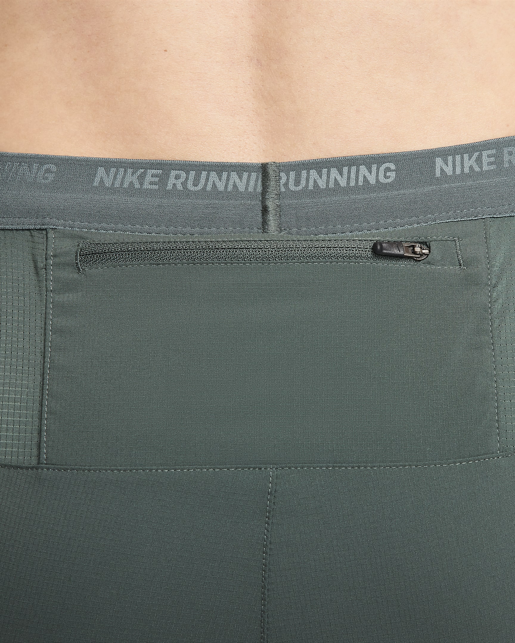 Nike Stride Dri-FIT hybride hardloopshorts voor heren (13 cm) - Vintage Green/Bicoastal/Zwart