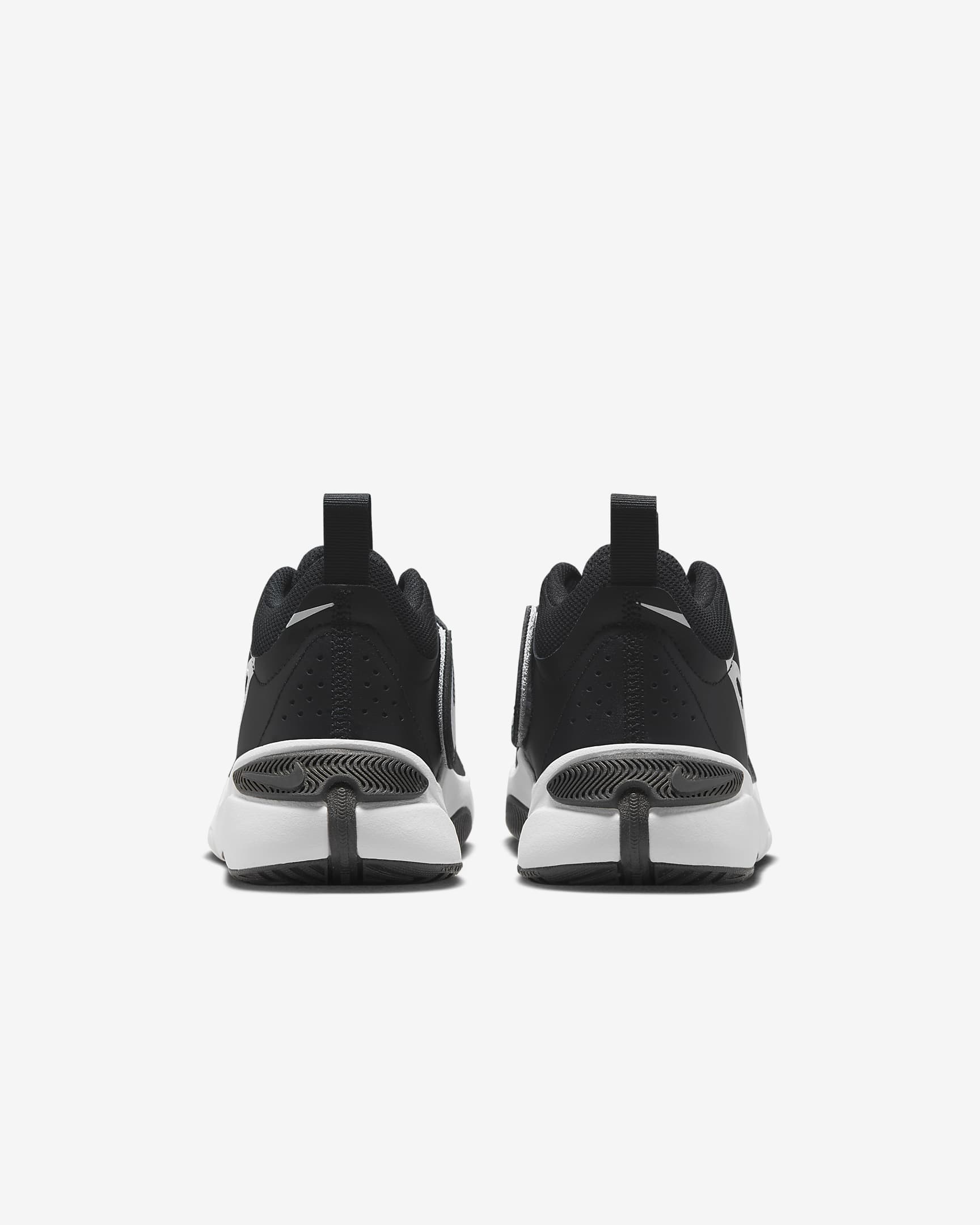 Nike Team Hustle D 11 Older Kids' Basketball Shoes - Black/White