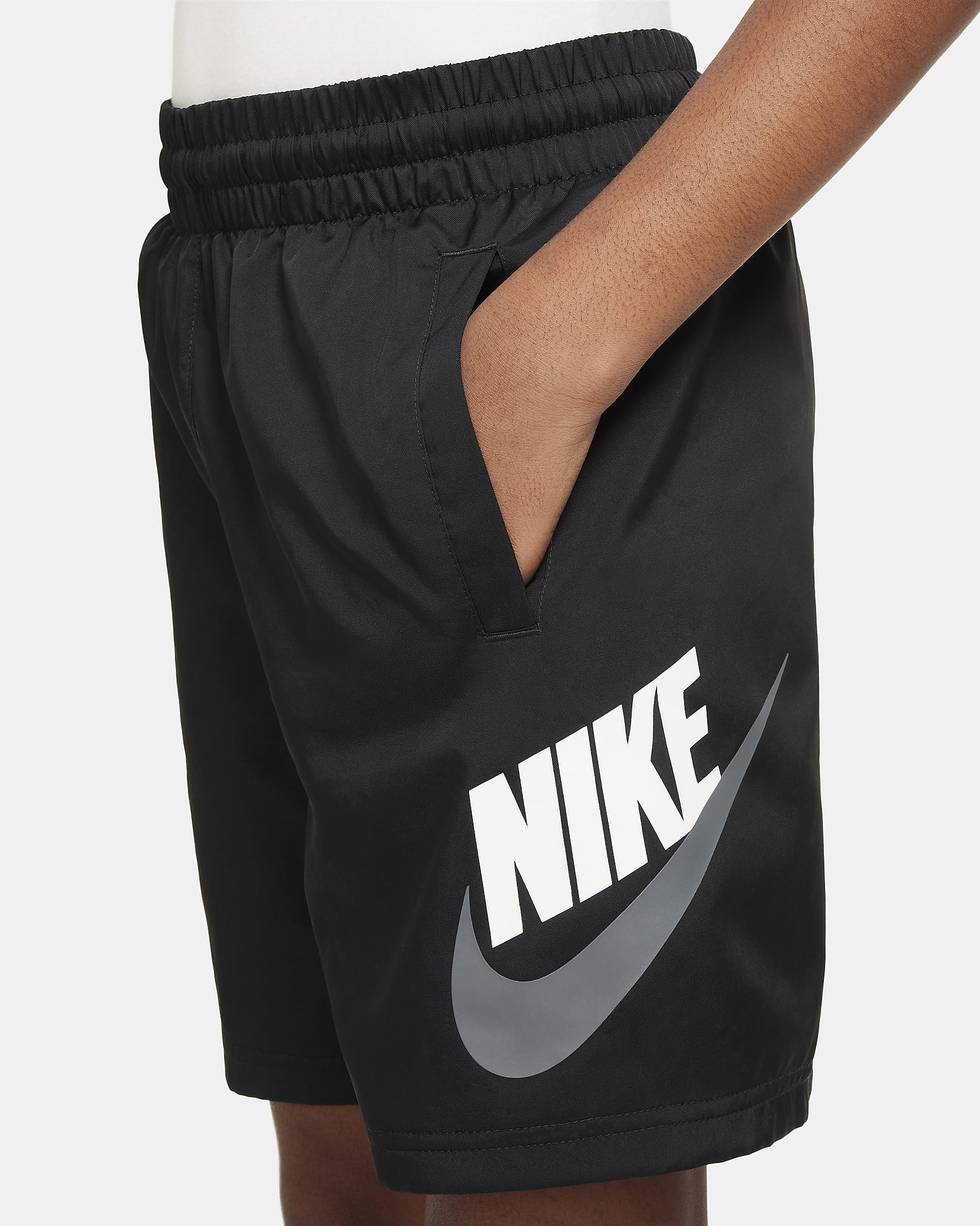 Nike Sportswear Older Kids' Woven Shorts - Black