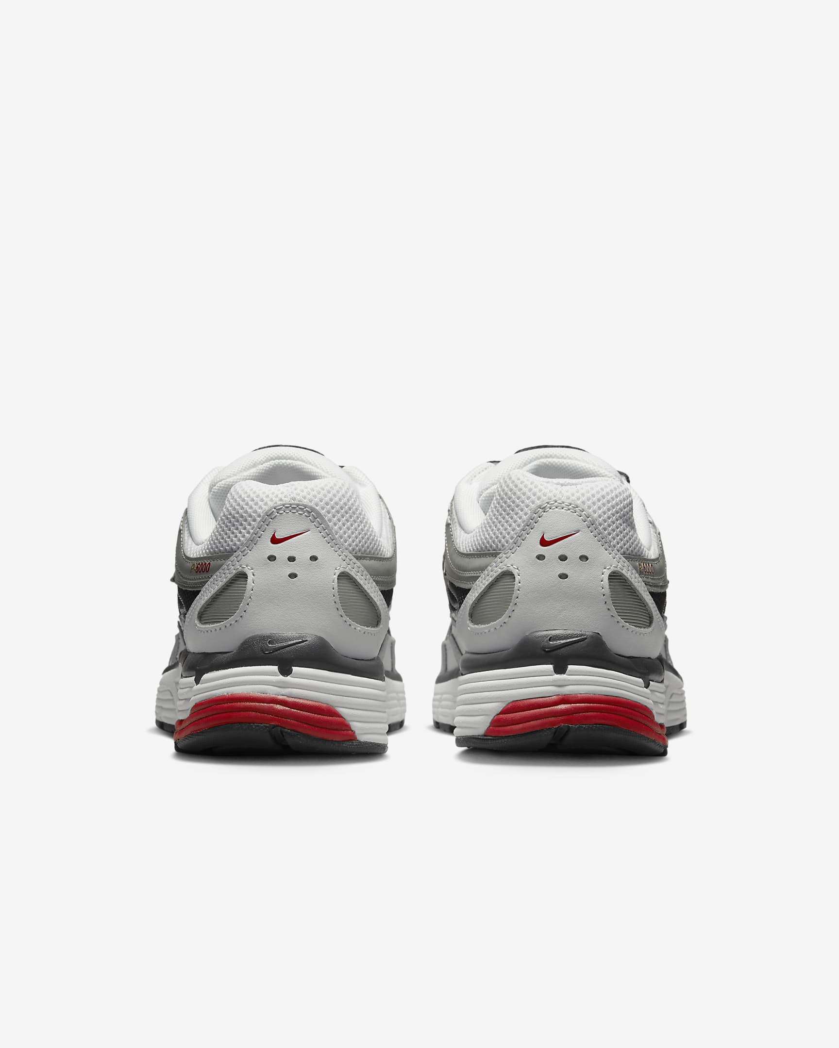 Chaussure Nike P-6000 - Blanc/Metallic Platinum/Dark Charcoal/Varsity Red