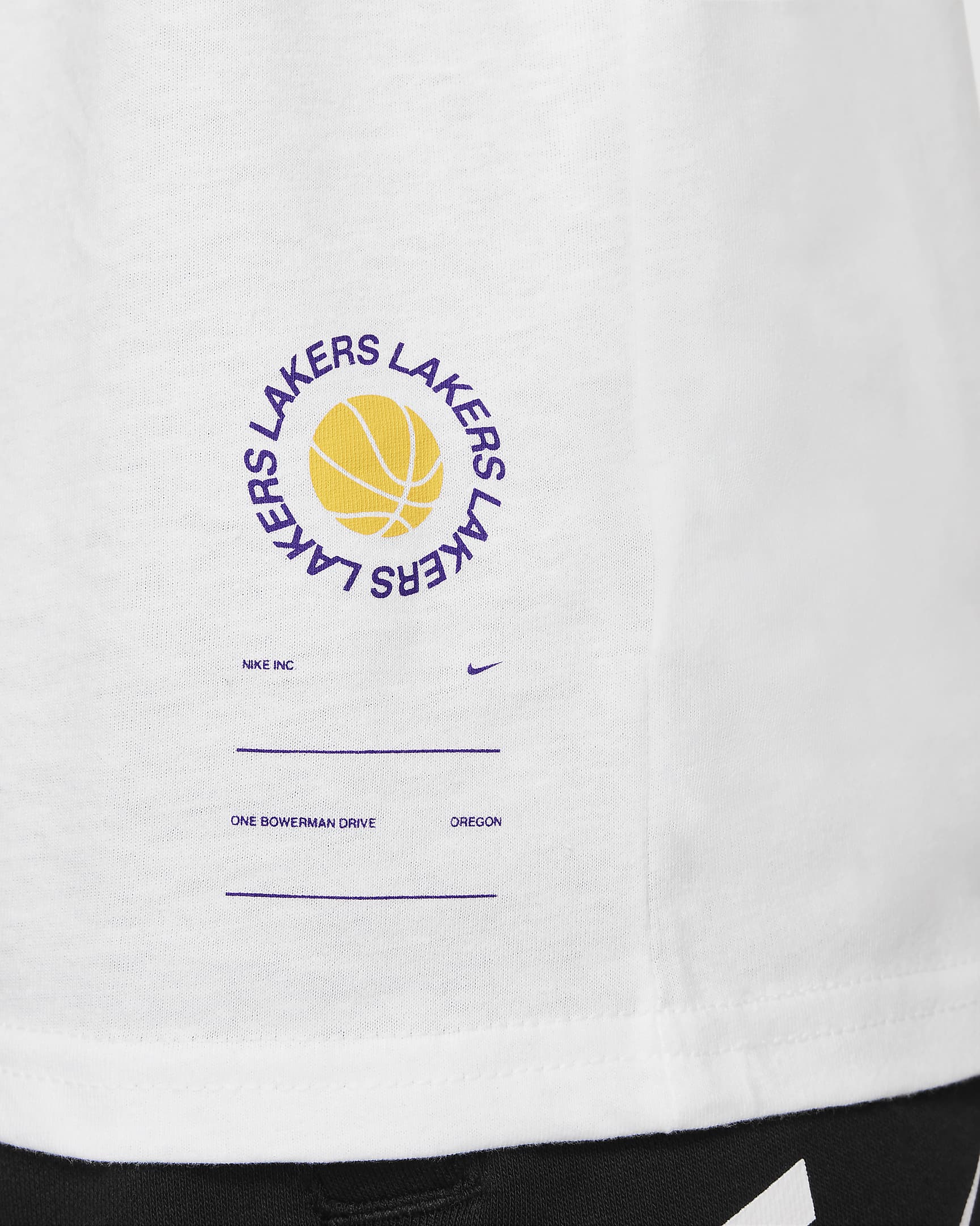 Los Angeles Lakers Essential Older Kids' (Boys') Nike NBA T-Shirt - White