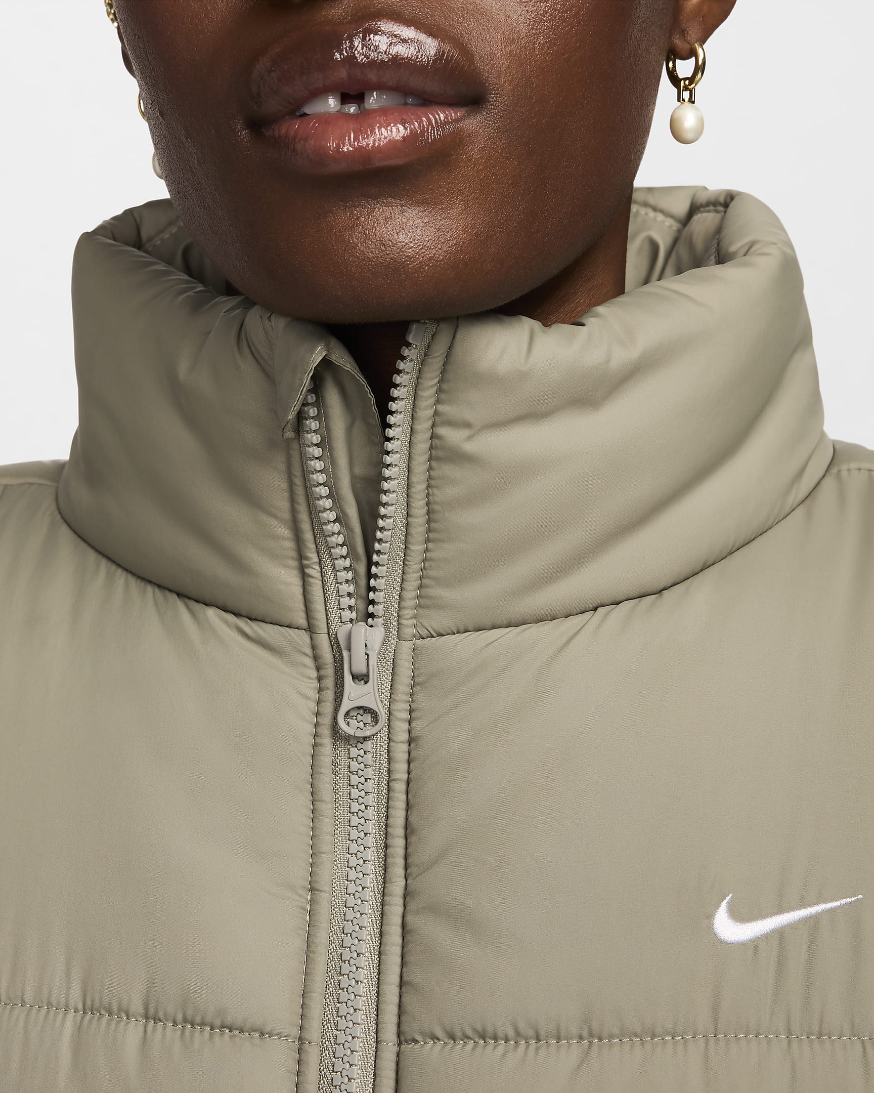 Nike Sportswear Classic Puffer Therma-FIT laza női mellény - Light Army/Fehér