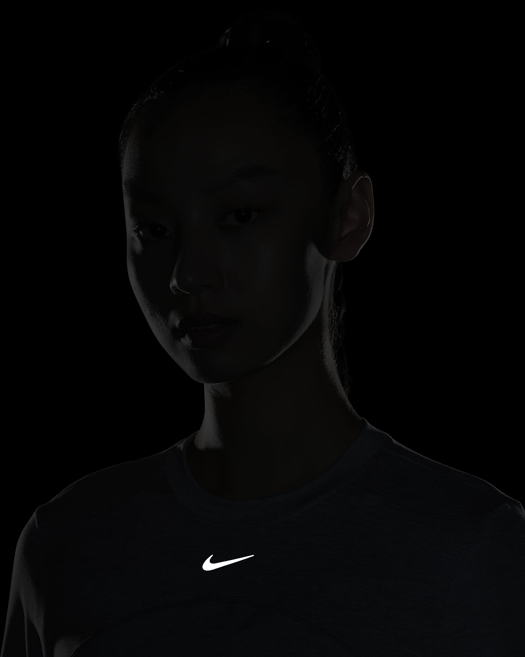 Nike Dri-FIT Swift UV Women's Crew-Neck Running Top. Nike PH