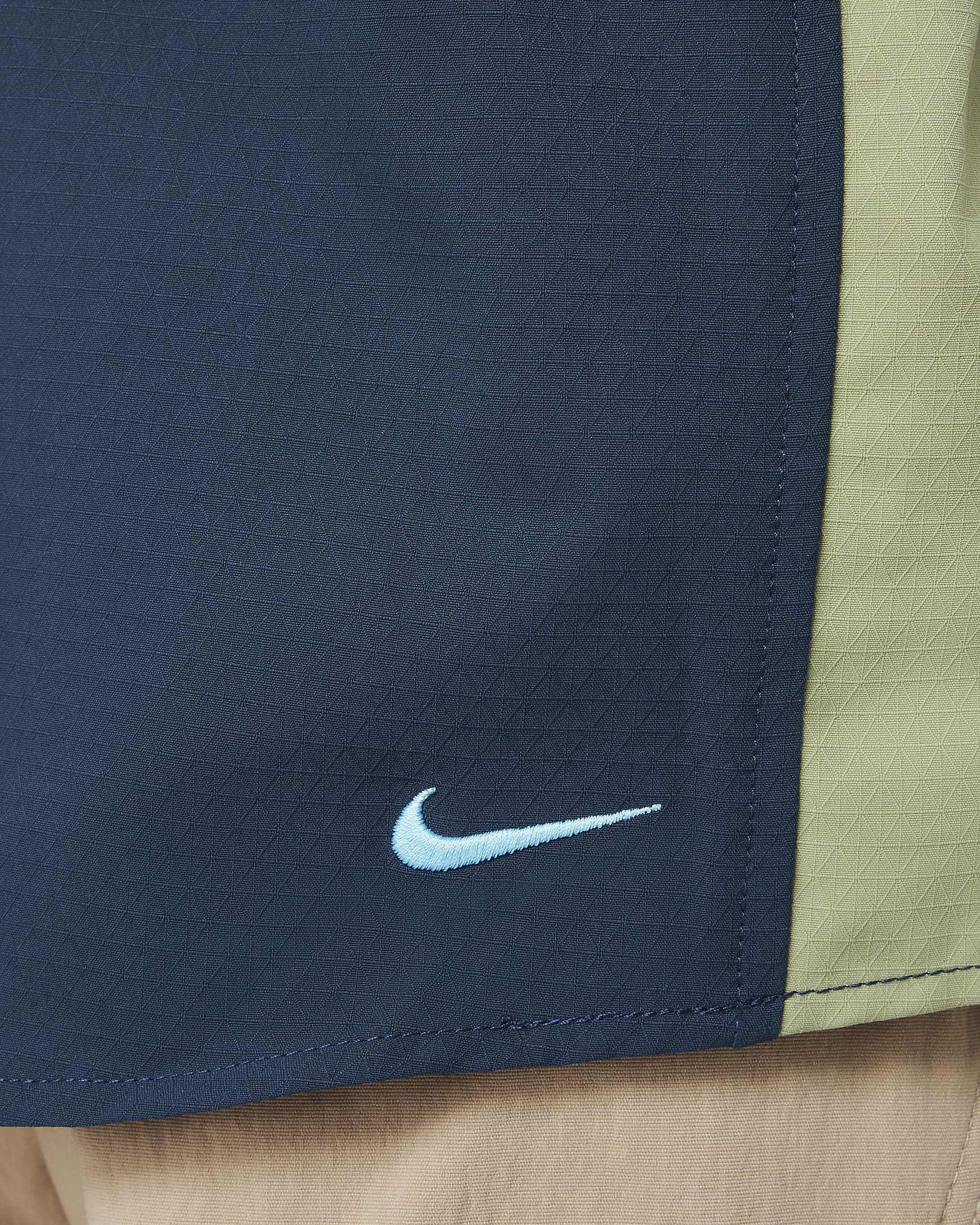 Haut Dri-FIT UV Nike ACG « Devastation Trail » pour ado - Armory Navy/Oil Green/Noir/Baltic Blue