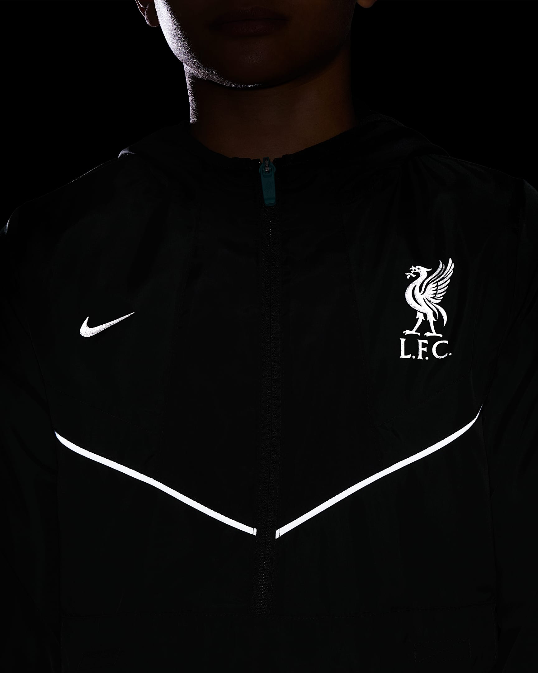 Fotbalová větrovka Nike Liverpool FC Amplify Windrunner pro větší děti (chlapce) - Night Forest/Černá/Metallic Silver