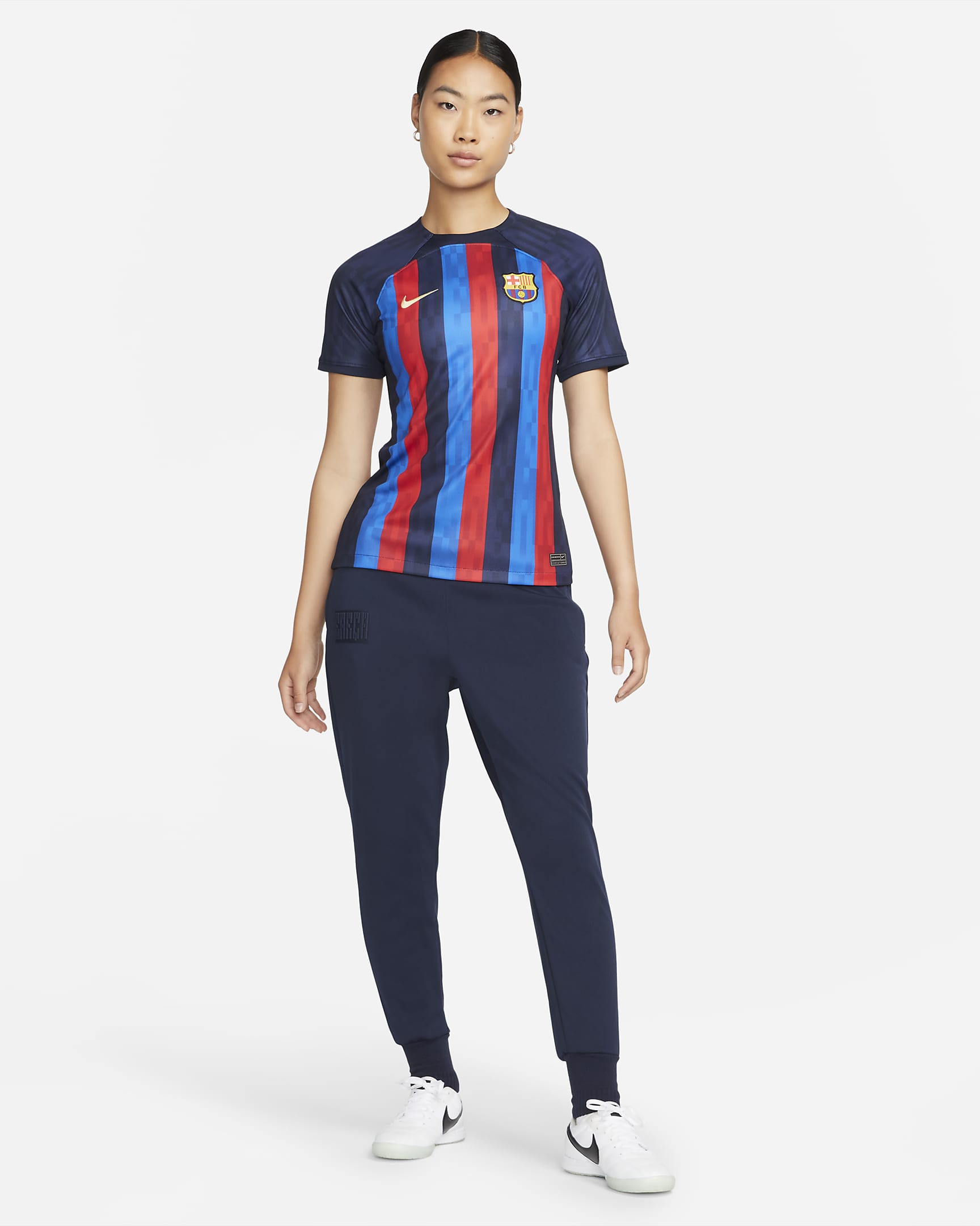 F.C. Barcelona Travel Women's Nike Dri-FIT Football Pants. Nike UK