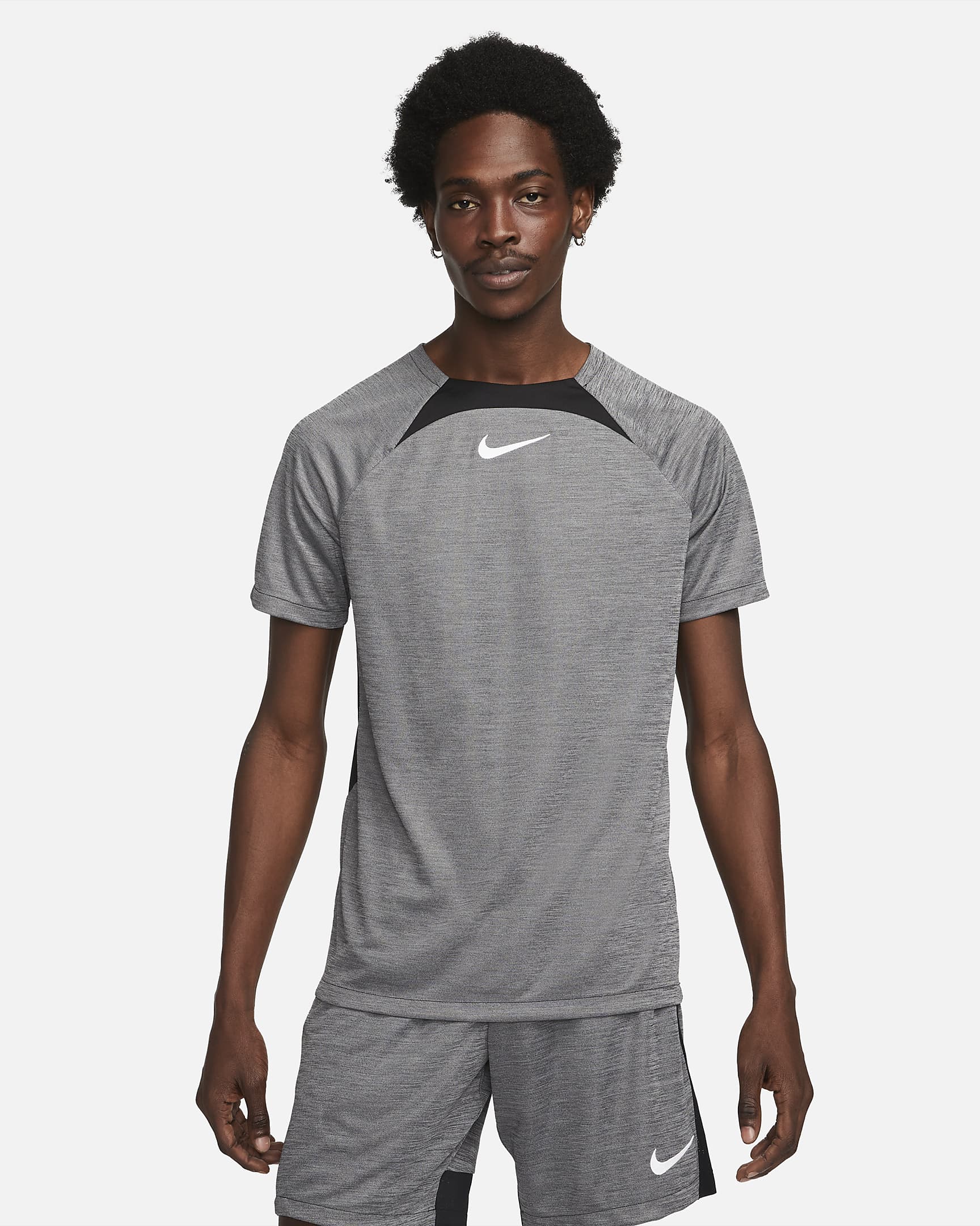 Nike Dri-FIT Academy Men's Short-Sleeve Football Top. Nike SA