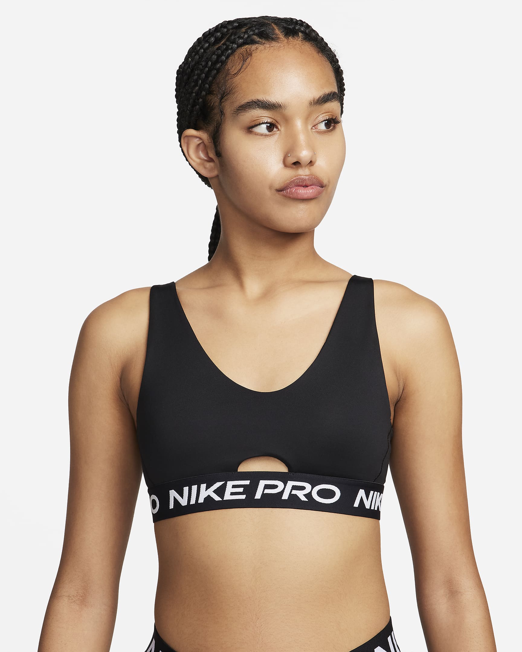 Nike Pro Indy Plunge polstret sports-BH med middels støtte til dame - Svart/Hvit/Hvit