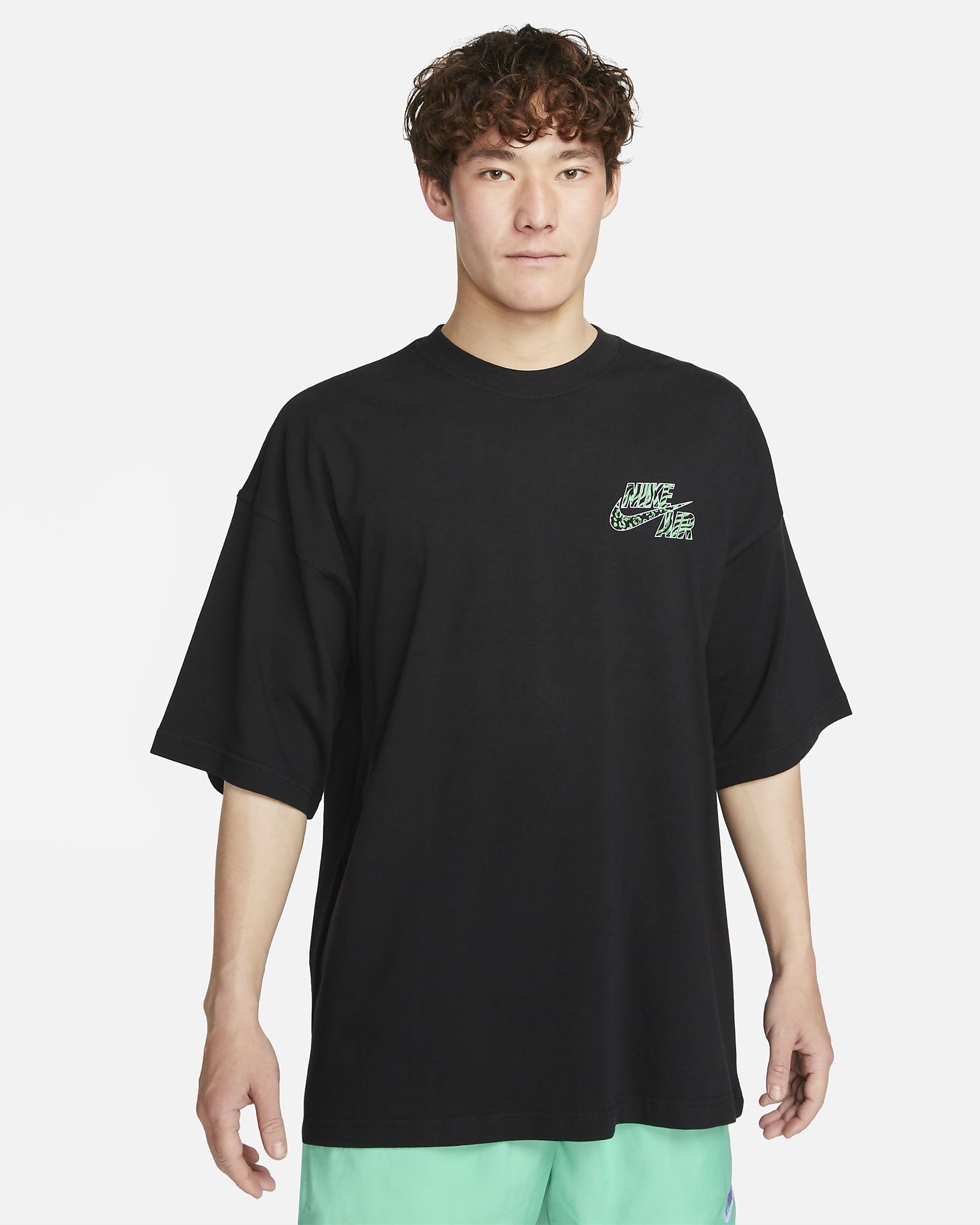 Nike Sportswear 男款 T 恤 - 黑色