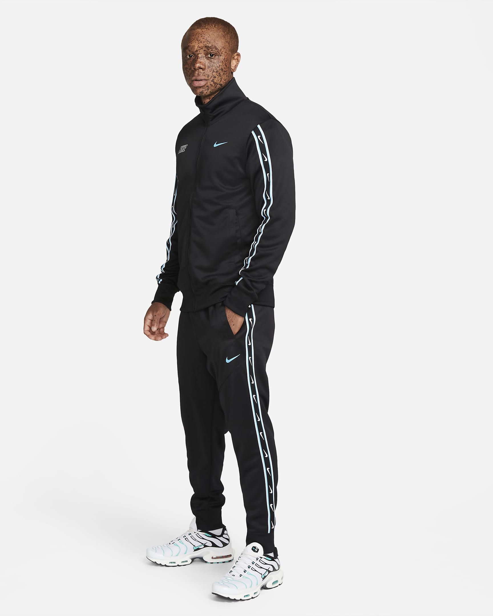 Nike Sportswear Repeat Men's Joggers. Nike AT