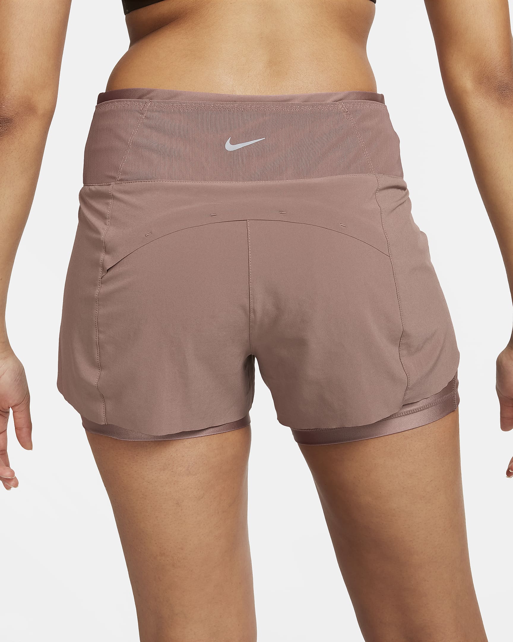 Shorts de running de tiro medio 2 en 1 de 8 cm con bolsillos para mujer Nike Dri-FIT Swift - Malva humeante