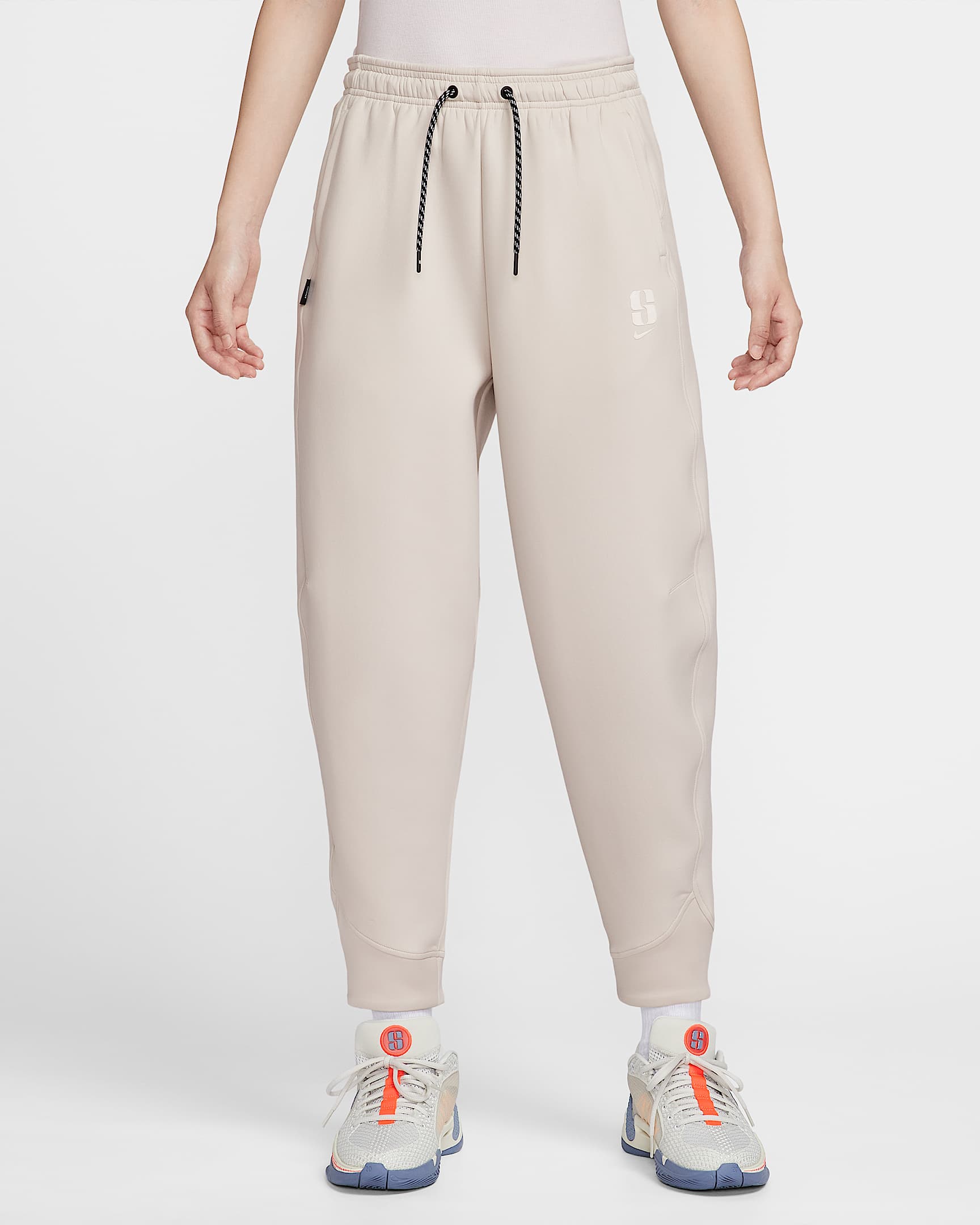 Sabrina Dri-FIT 寬鬆籃球長褲 - Light Orewood Brown/Washed Coral/Sail