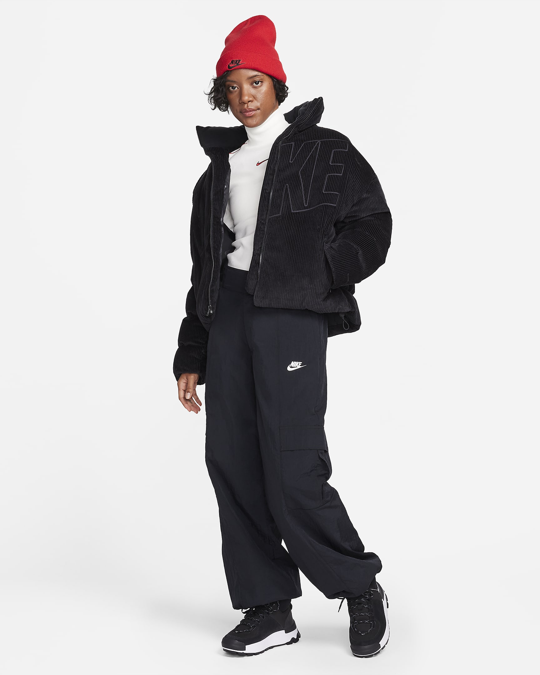 Nike Sportswear Essential Therma-FIT oversized gewatteerd corduroy jack voor dames - Zwart/Zwart