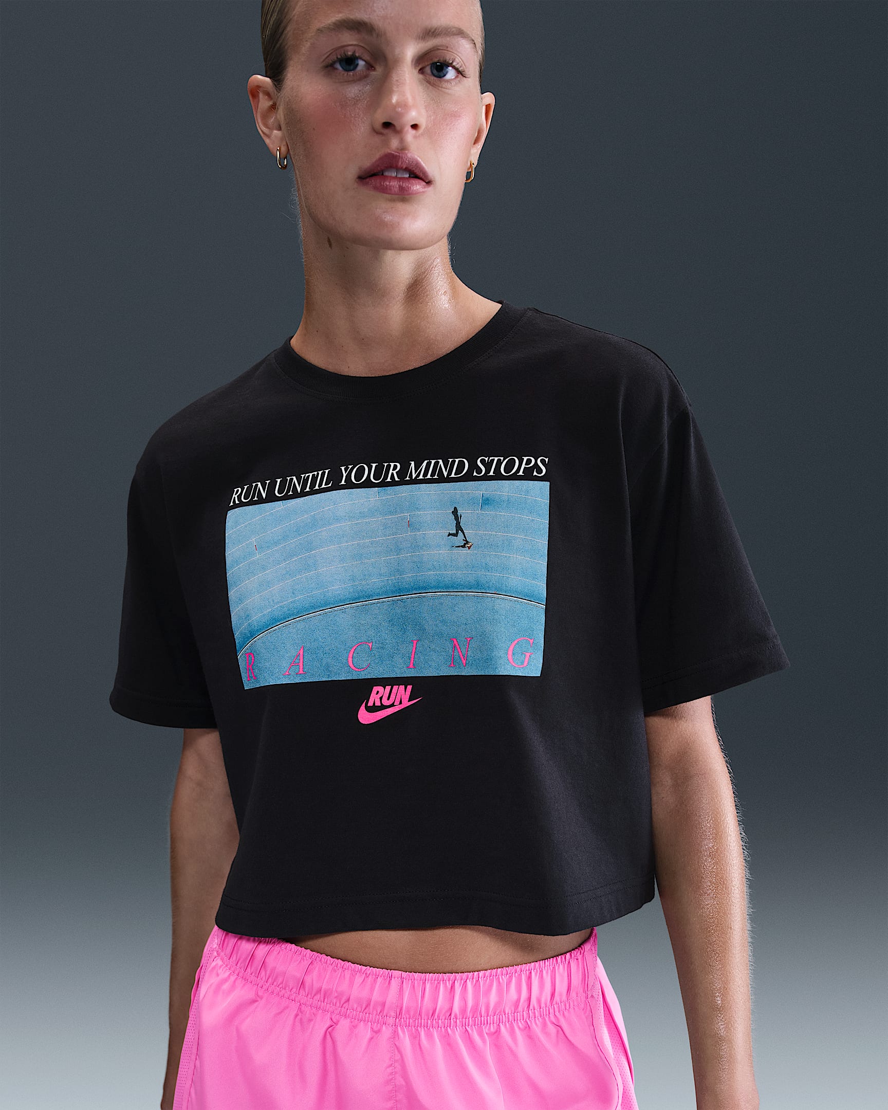 Nike Sportswear Club Women's Cropped T-Shirt - Black/Hyper Pink