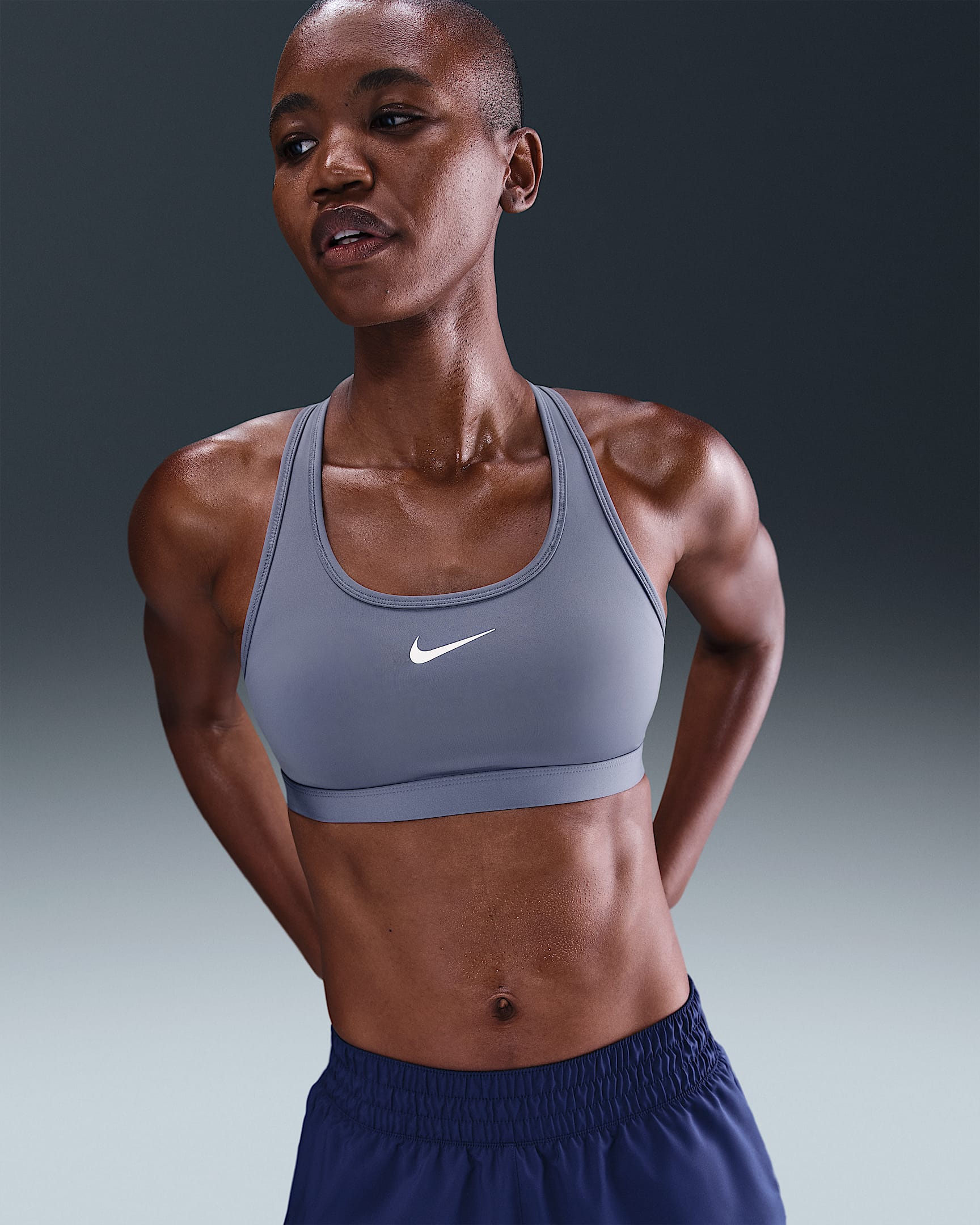 Bra deportivo con almohadillas para mujer Nike Swoosh Medium Support - Índigo mundial/Blanco