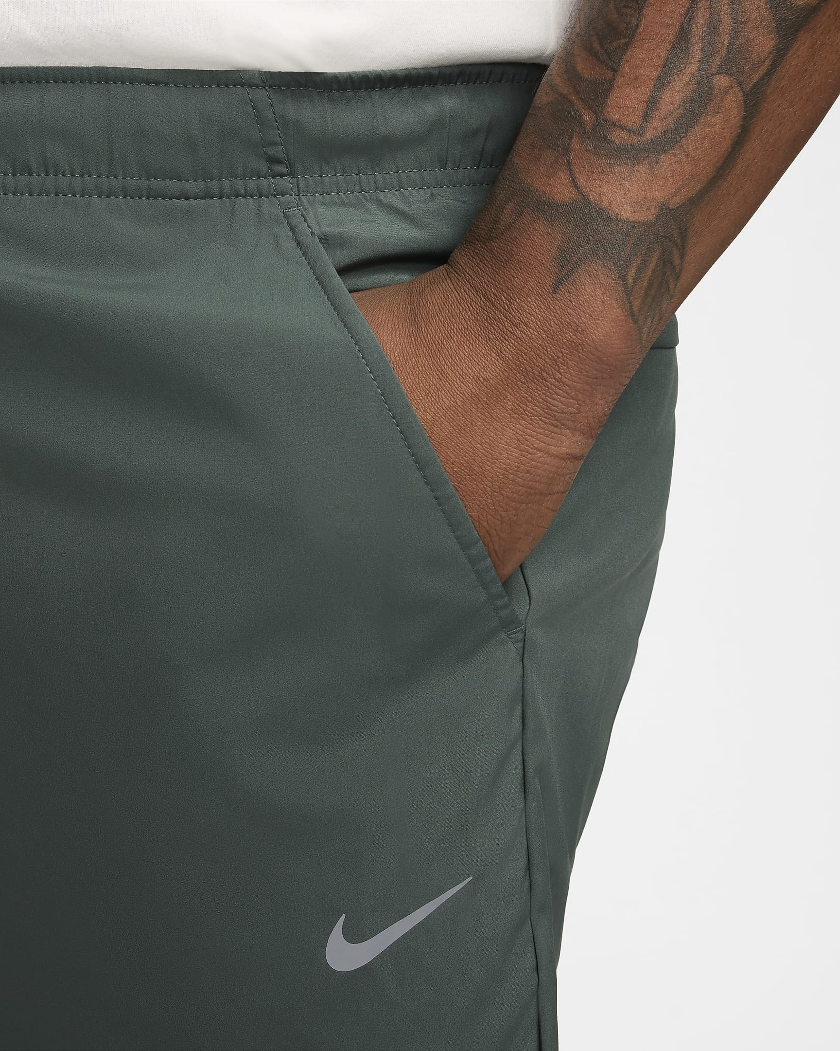 Pants Dri-FIT entallados versátiles para hombre Nike Form - Verde vintage/Negro