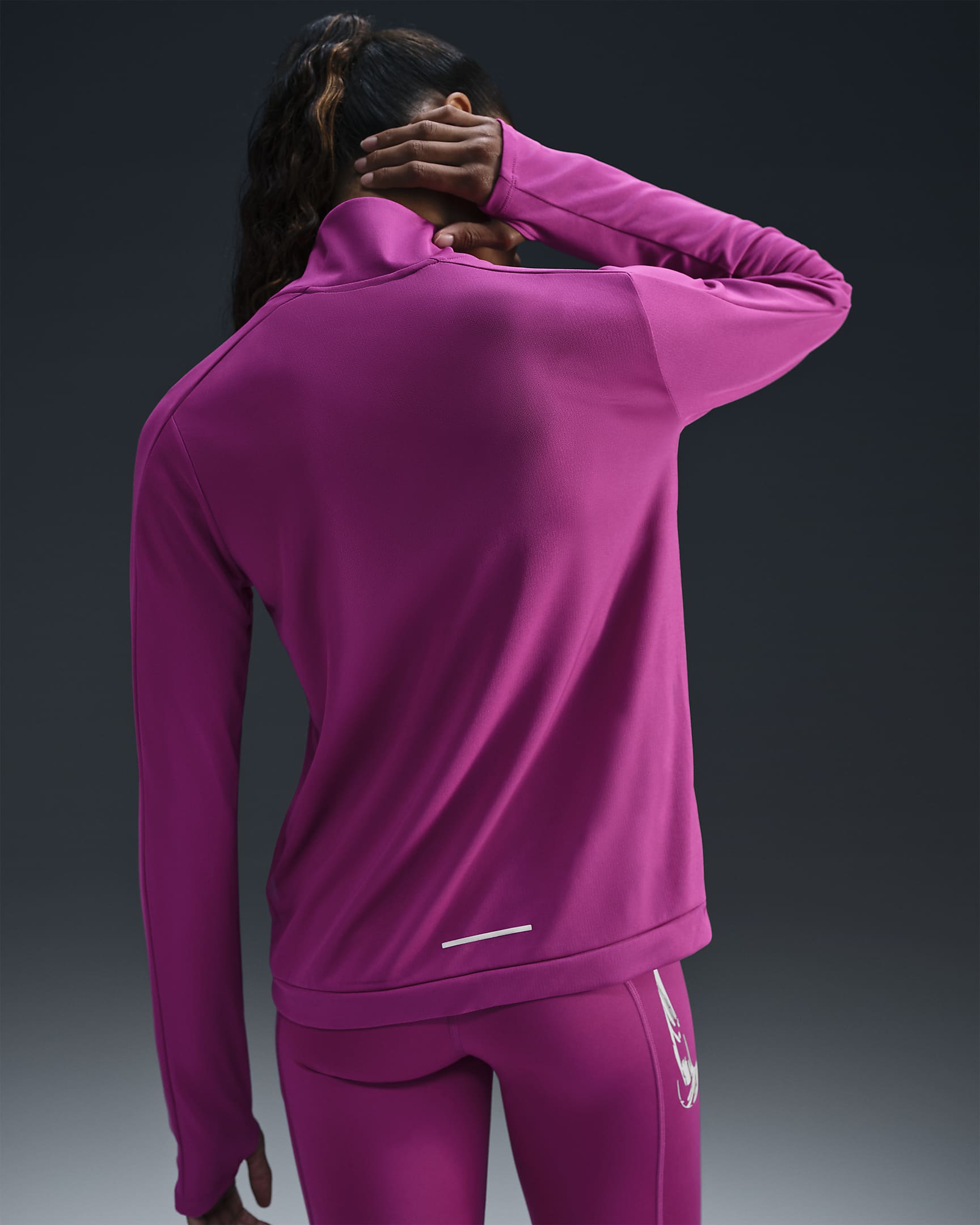 Nike Swoosh Dri-FIT-løbemellemlag med 1/4 lynlås til kvinder - Hot Fuchsia/Light Wild Mango