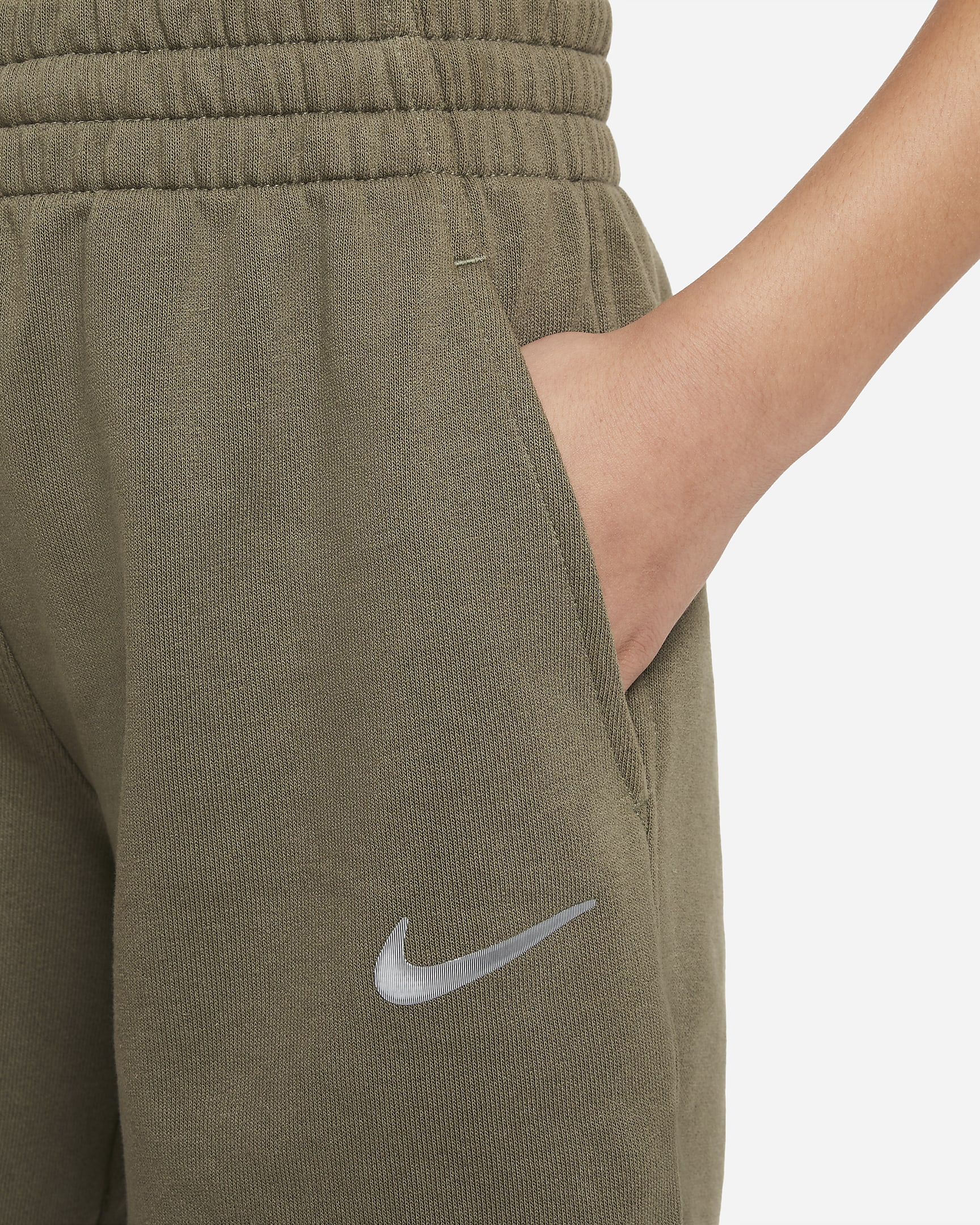 กางเกงขาสั้นผ้าฟลีซ Dri-FIT เด็กโต Nike Sportswear (หญิง) - Medium Olive