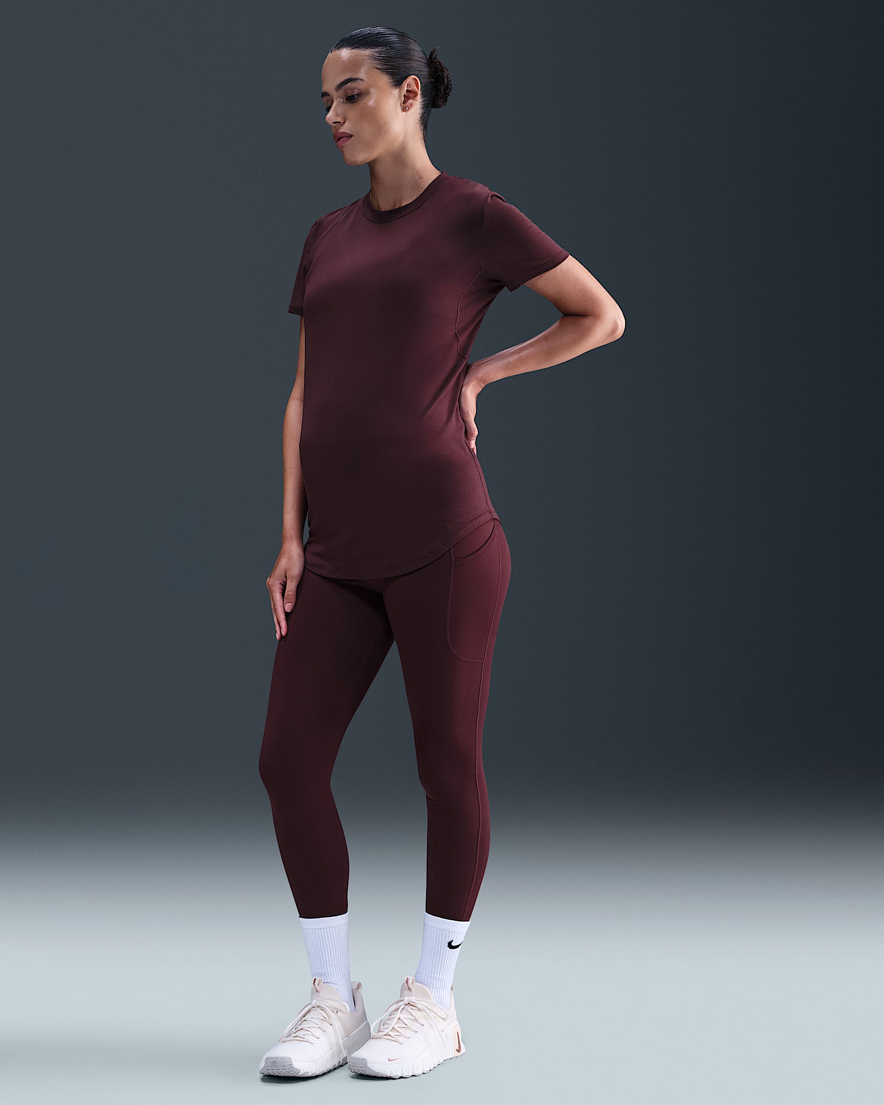 Nike (M) One leggings i 7/8 lengde med høyt liv og lommer til dame (mammaklær) - Burgundy Crush