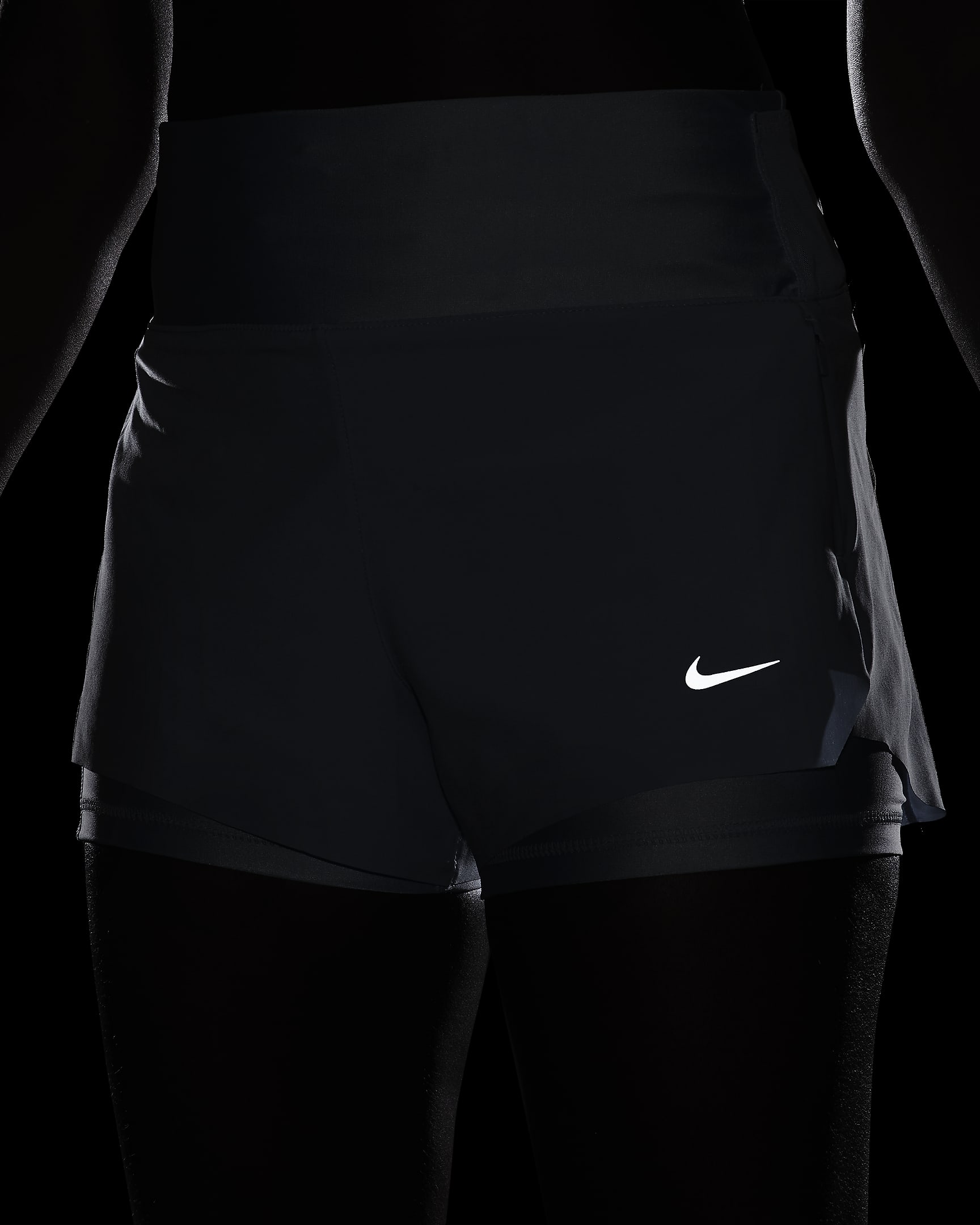 Short de running 2-en-1 avec poches taille mi-basse 8 cm Nike Dri-FIT Swift pour femme - Light Armory Blue