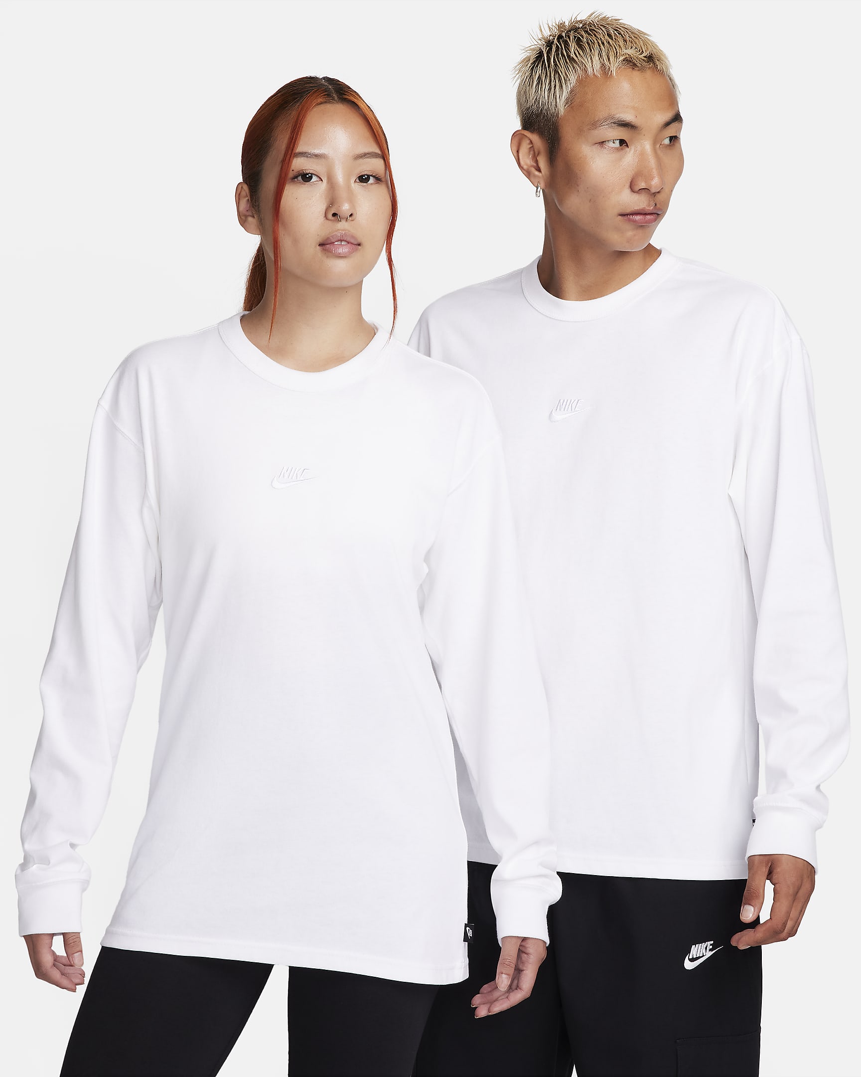 เสื้อยืดแขนยาวผู้ชาย Nike Sportswear Premium Essentials - ขาว/ขาว