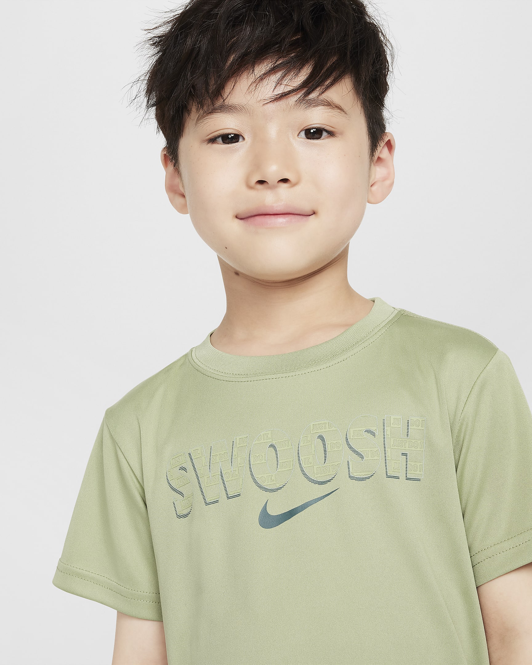 Playera Swoosh para niños talla pequeña Nike Dri-FIT "Just Do It" - Verde aceite