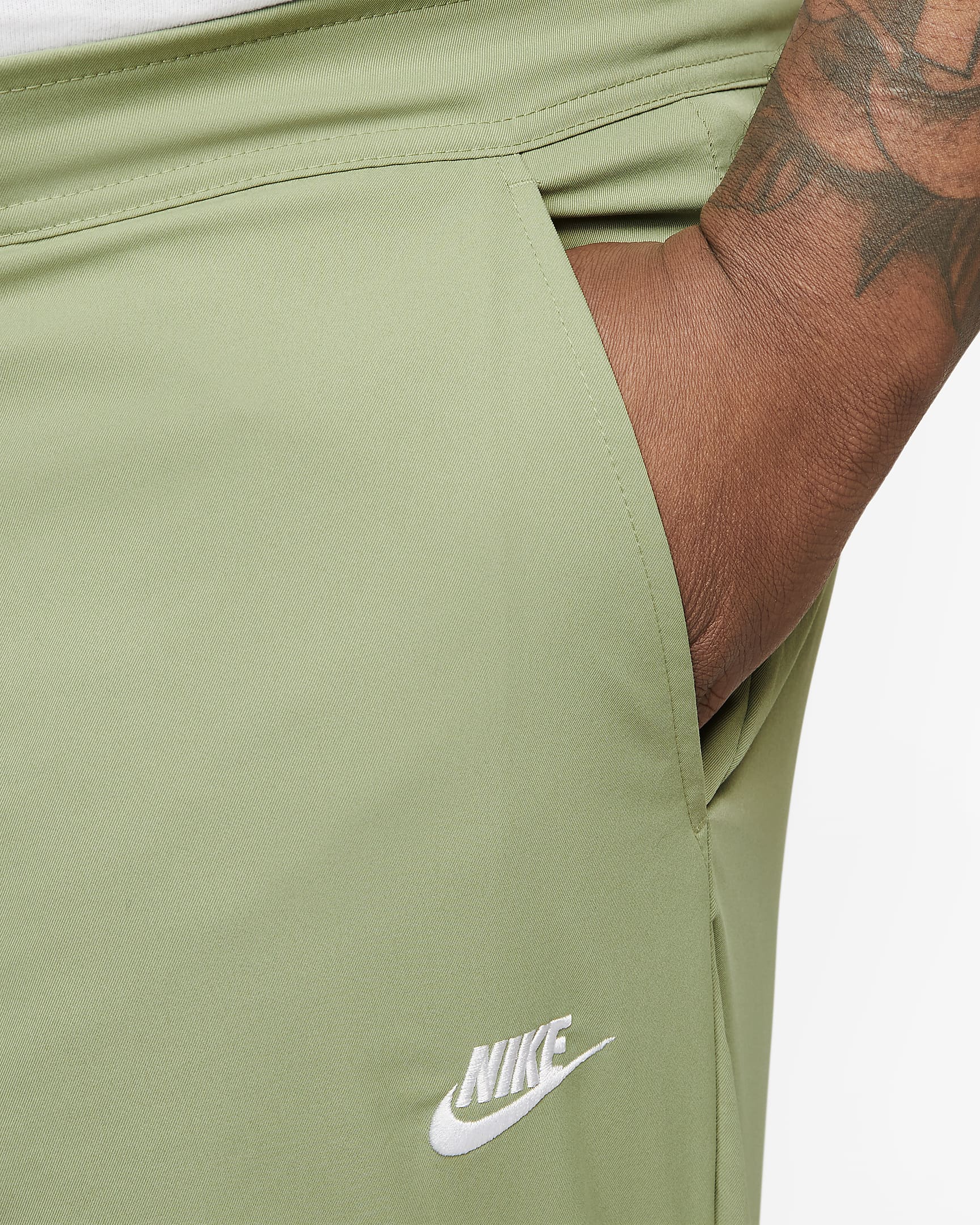 Nike Club Men's Woven Tapered-Leg Trousers. Nike FI