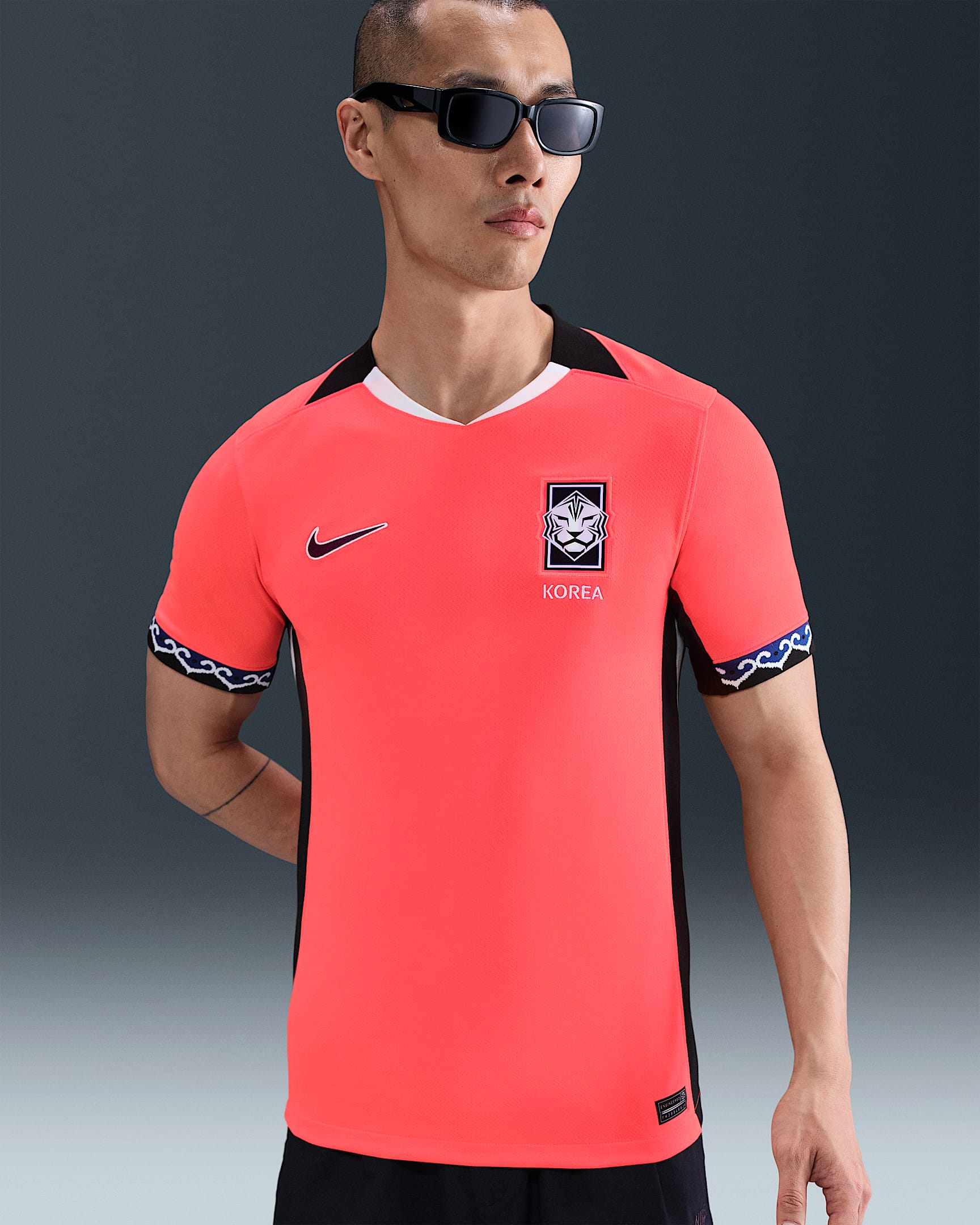 대한민국 2025 스타디움 홈(여자팀) 남성 나이키 드라이 핏 축구 레플리카 저지 - 브라이트 크림슨/블랙/화이트/블랙