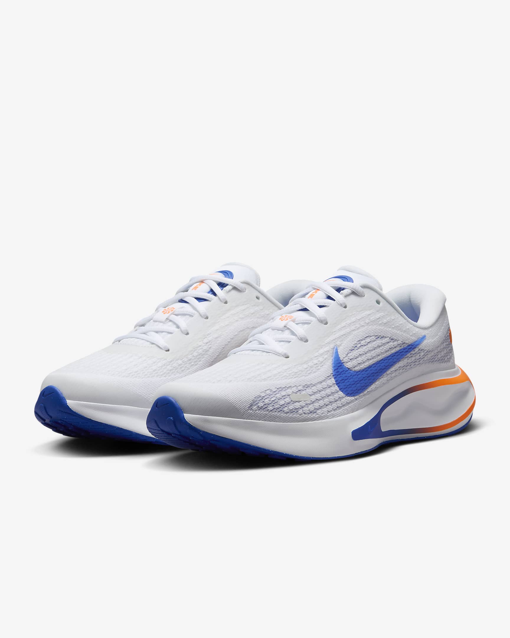 Tenis de correr en carretera para mujer Nike Journey Run - Blanco/Naranja total/Tinte platino/Azul carrera