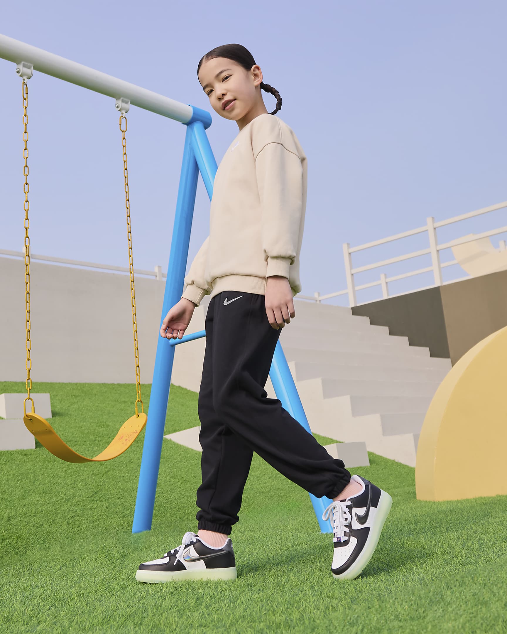 Nike Sportswear Older Kids' (Girls') DriFIT Loose Fleece Joggers. Nike CA