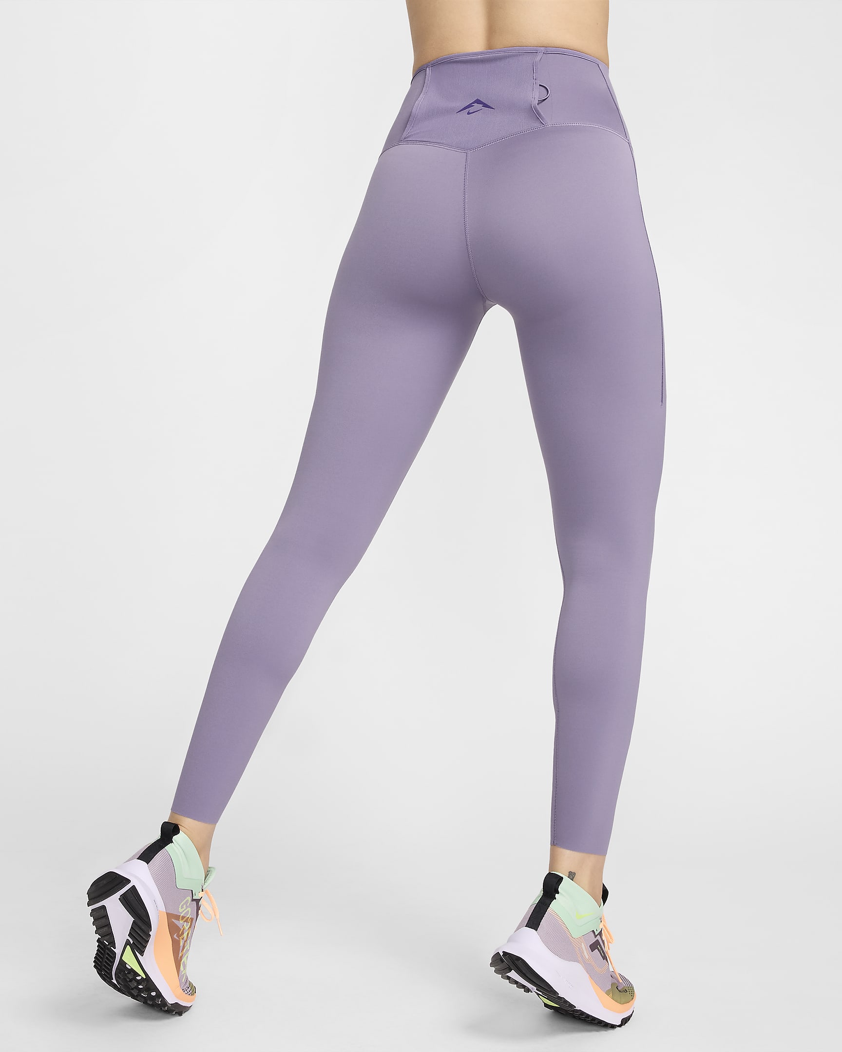 Damskie legginsy 7/8 z wysokim stanem i kieszeniami zapewniające mocne wsparcie Nike Trail Go - Daybreak/Daybreak/Court Purple