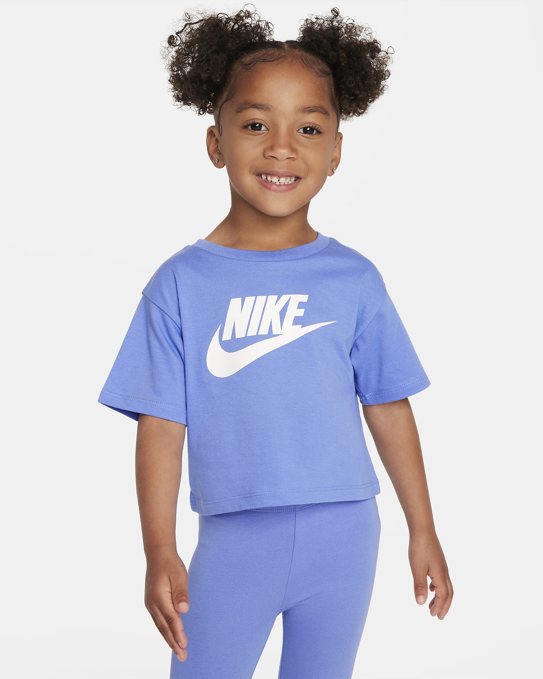 Playera infantil de corte cuadrado Nike Club. Nike.com