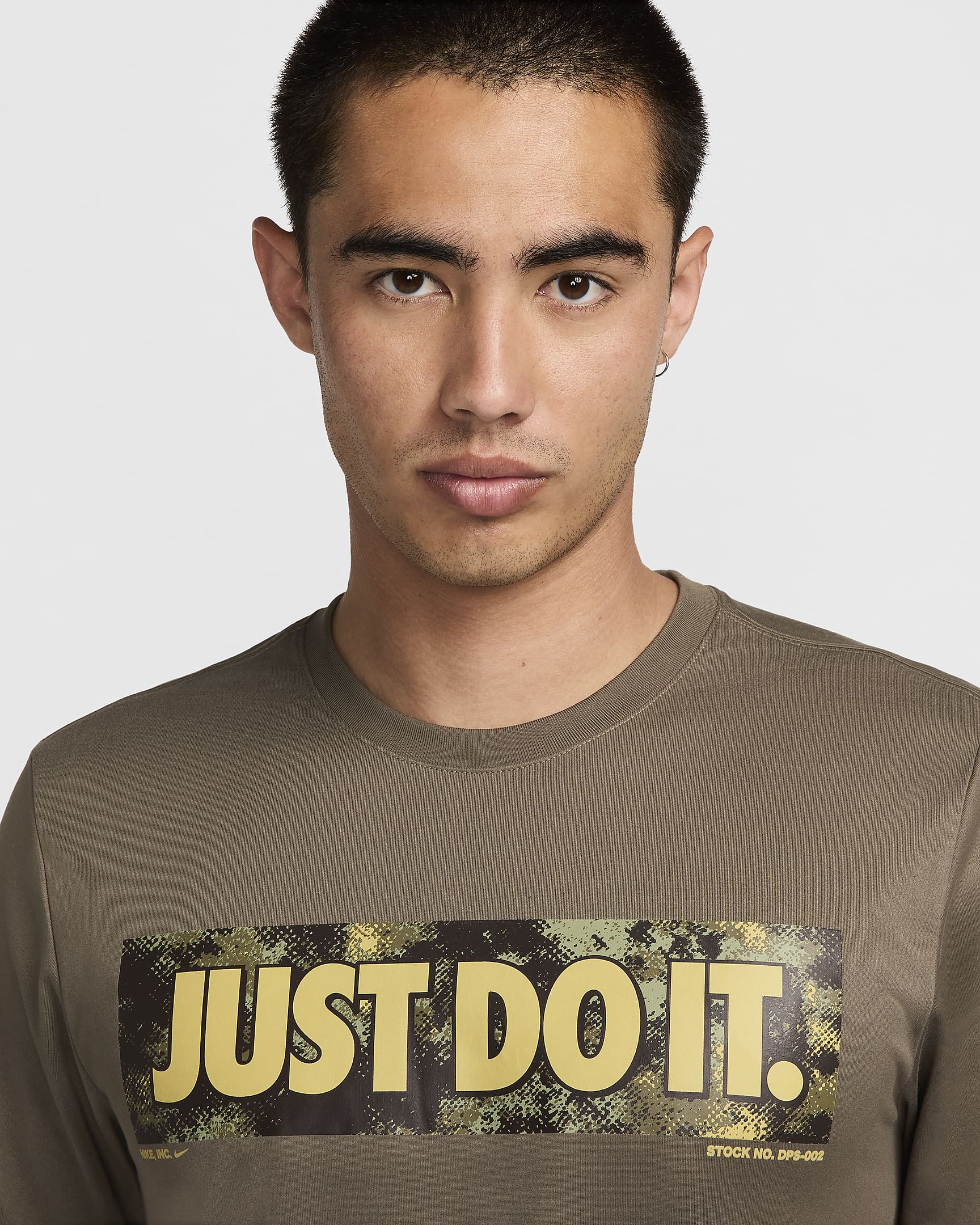 Nike 男款 Dri-FIT 健身 T 恤 - Medium Olive