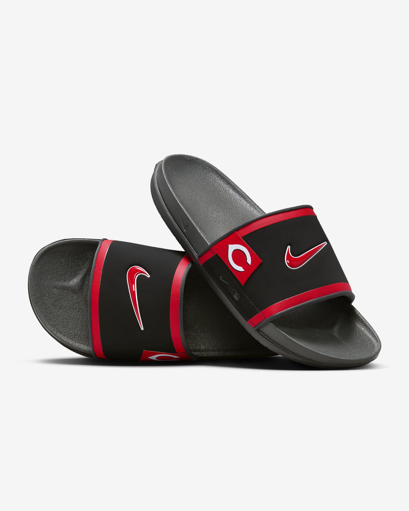 Chanclas Offcourt Nike Offcourt (Cincinnati Reds) - Negro/Gris humo oscuro/Rojo deportivo