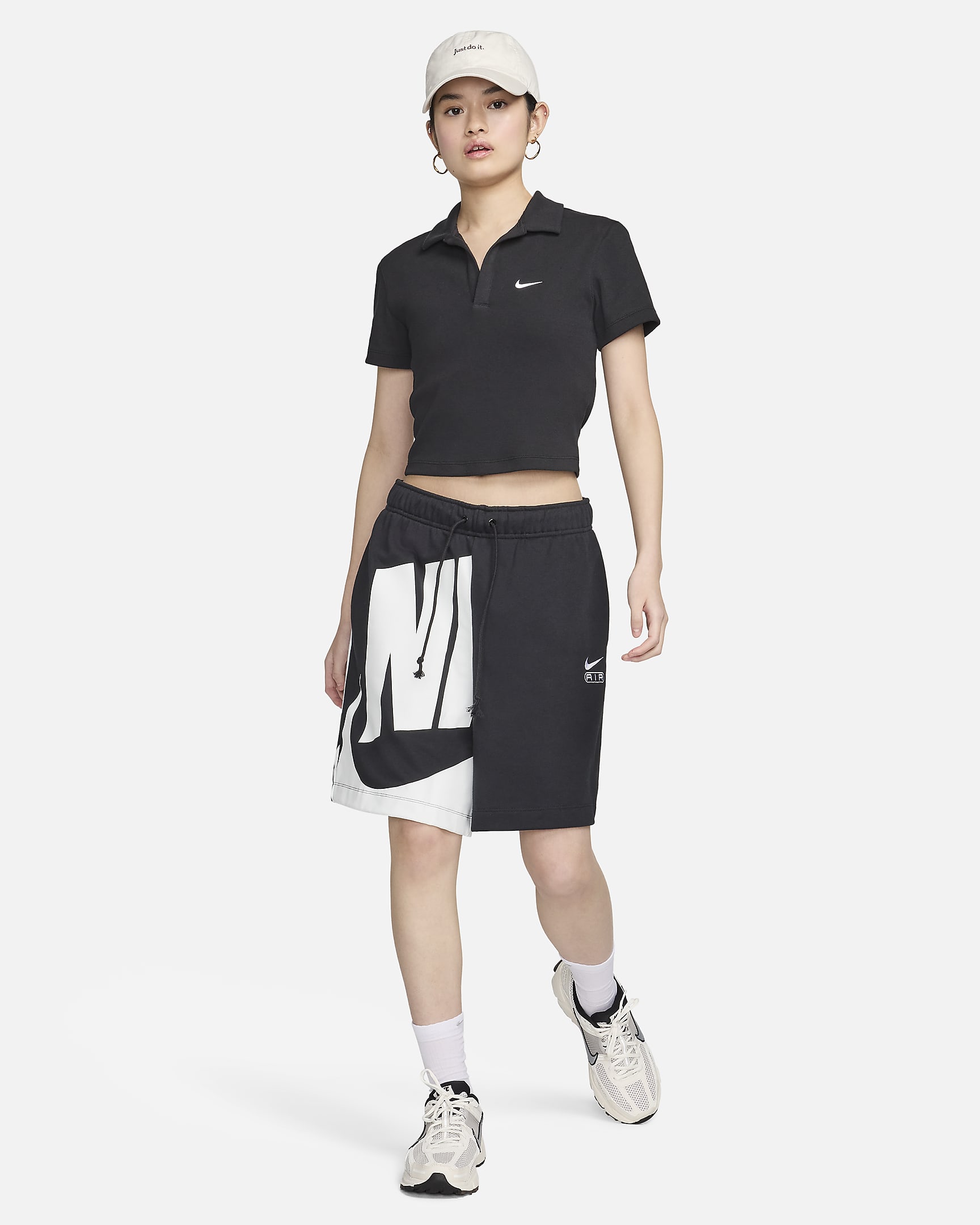 Nike Sportswear Essential 女款短袖有領衫 - 黑色/白色