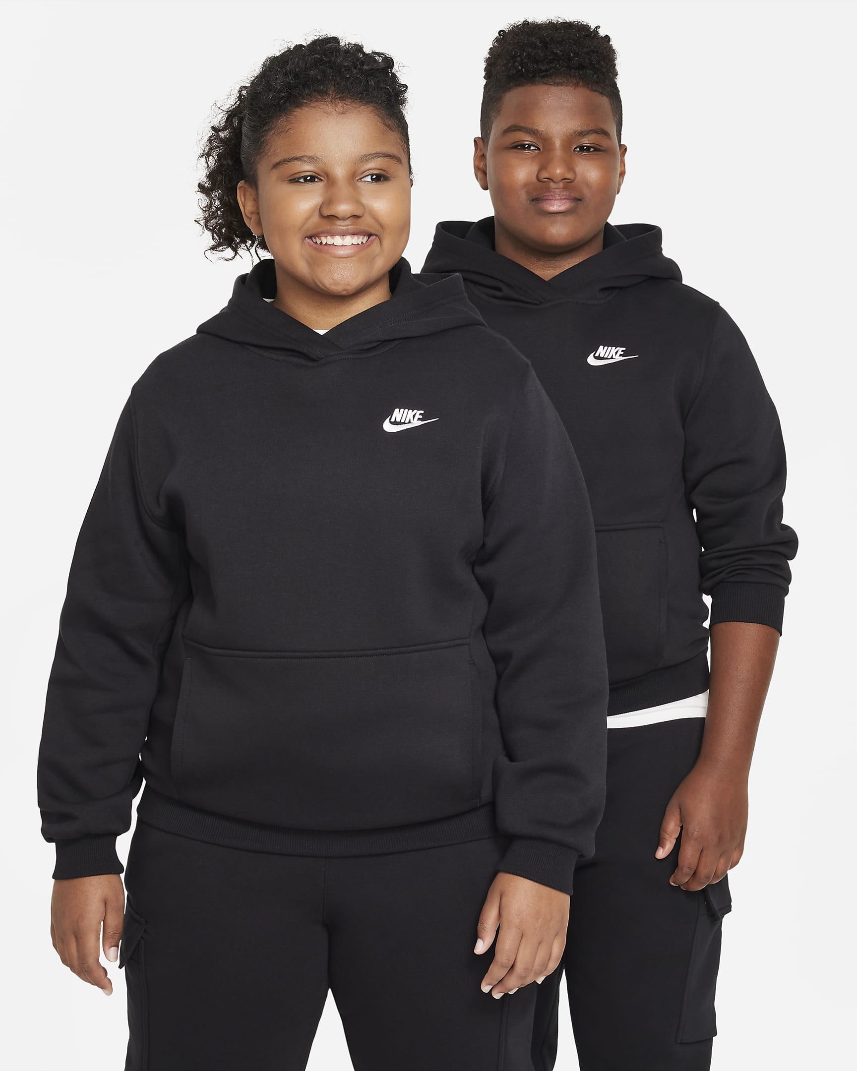 Flísová mikina Nike Sportswear Club pro větší děti, s kapucí (rozšířená velikost) - Černá/Bílá