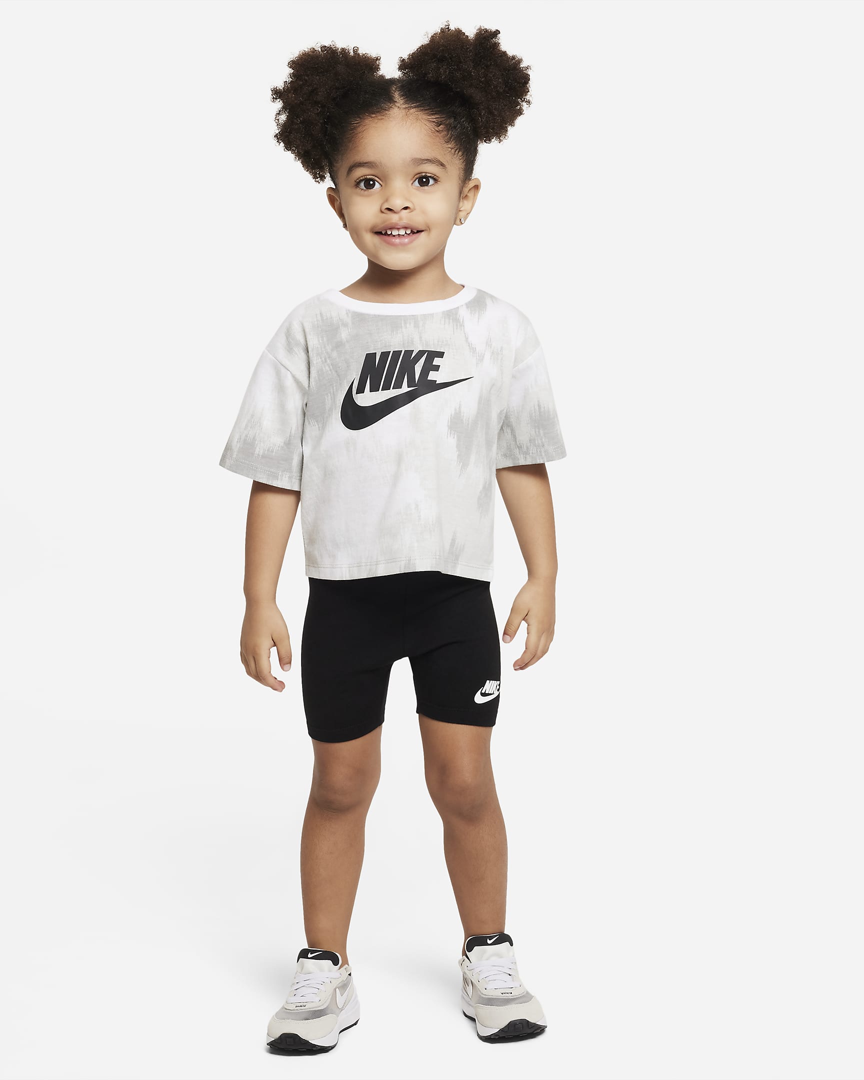 Conjunto infantil Nike Boxy Tee and Bike Shorts Set. Nike.com