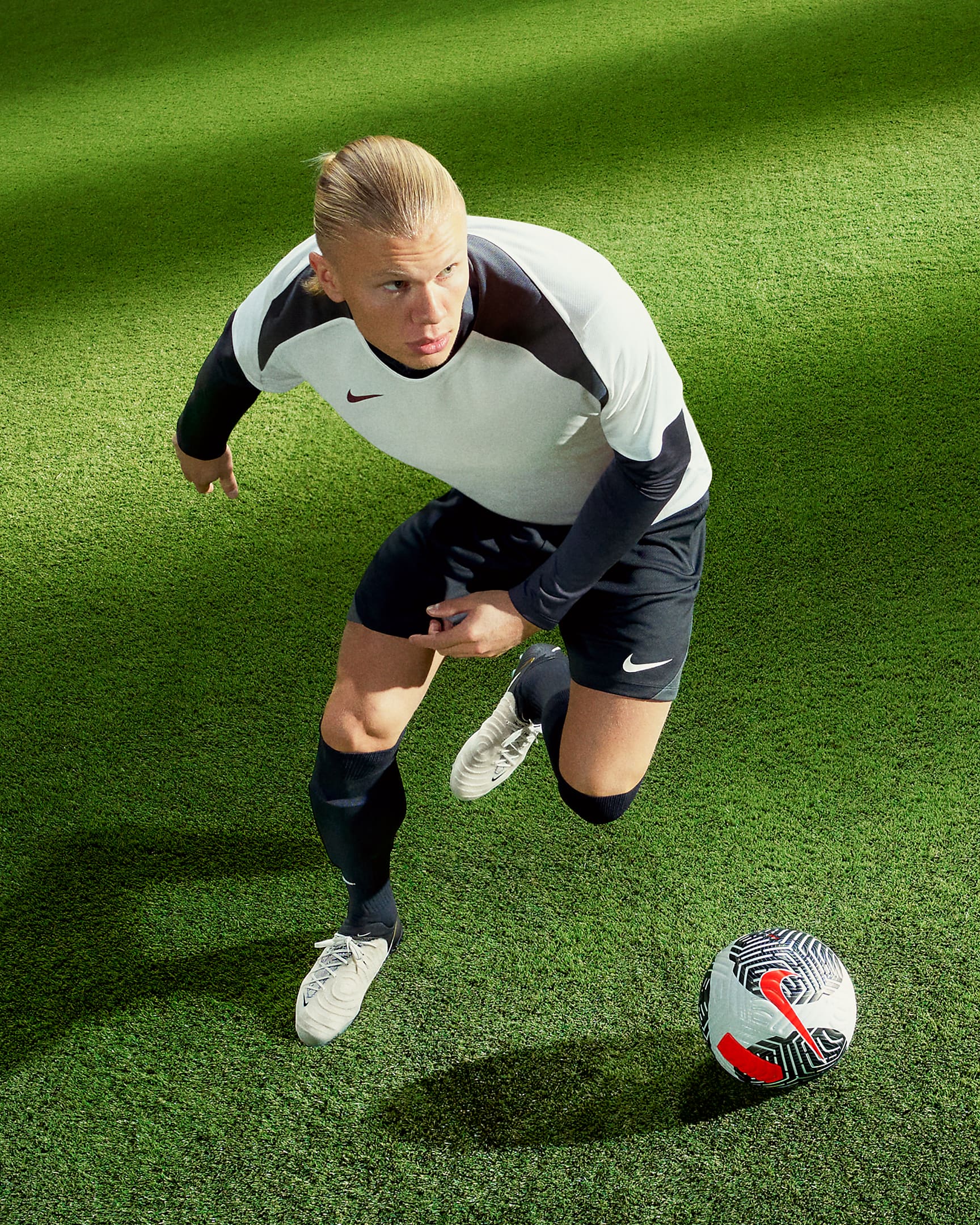 Nike Phantom GX 2 Elite FG LowTop Football Boot. Nike BE