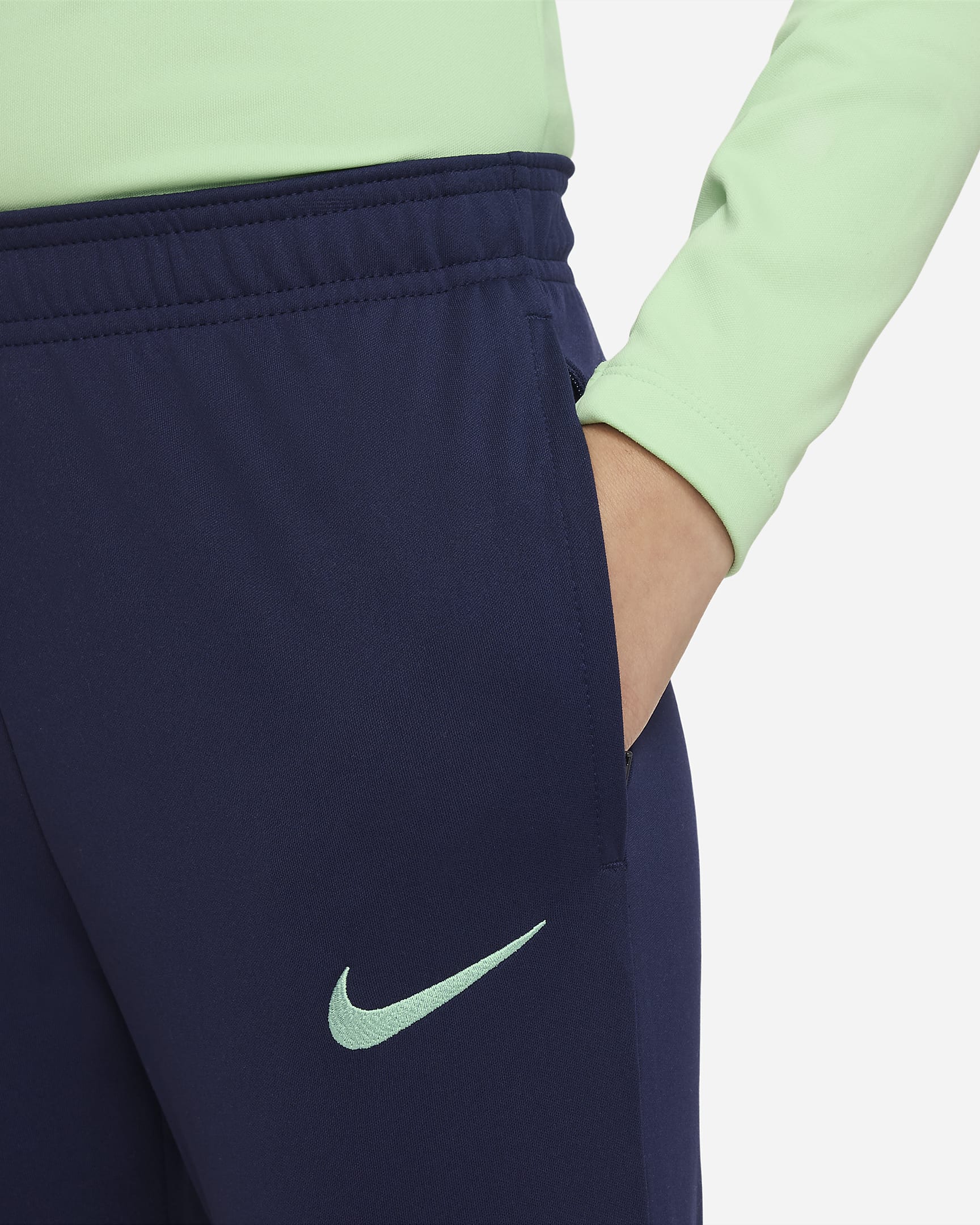 Brazil Academy Pro Older Kids' Nike Dri-FIT Football Pants. Nike SK