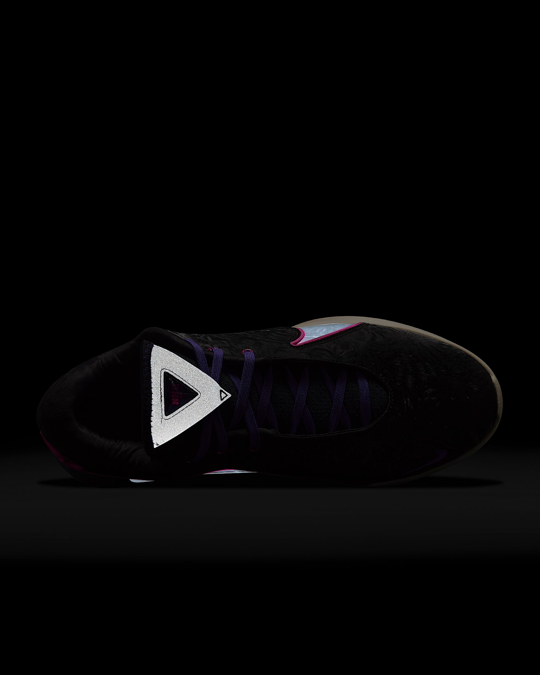 LeBron XXII "Tunnel Vision" EP Basketball Shoes - Black/Dark Grey/Field Purple/Laser Fuchsia