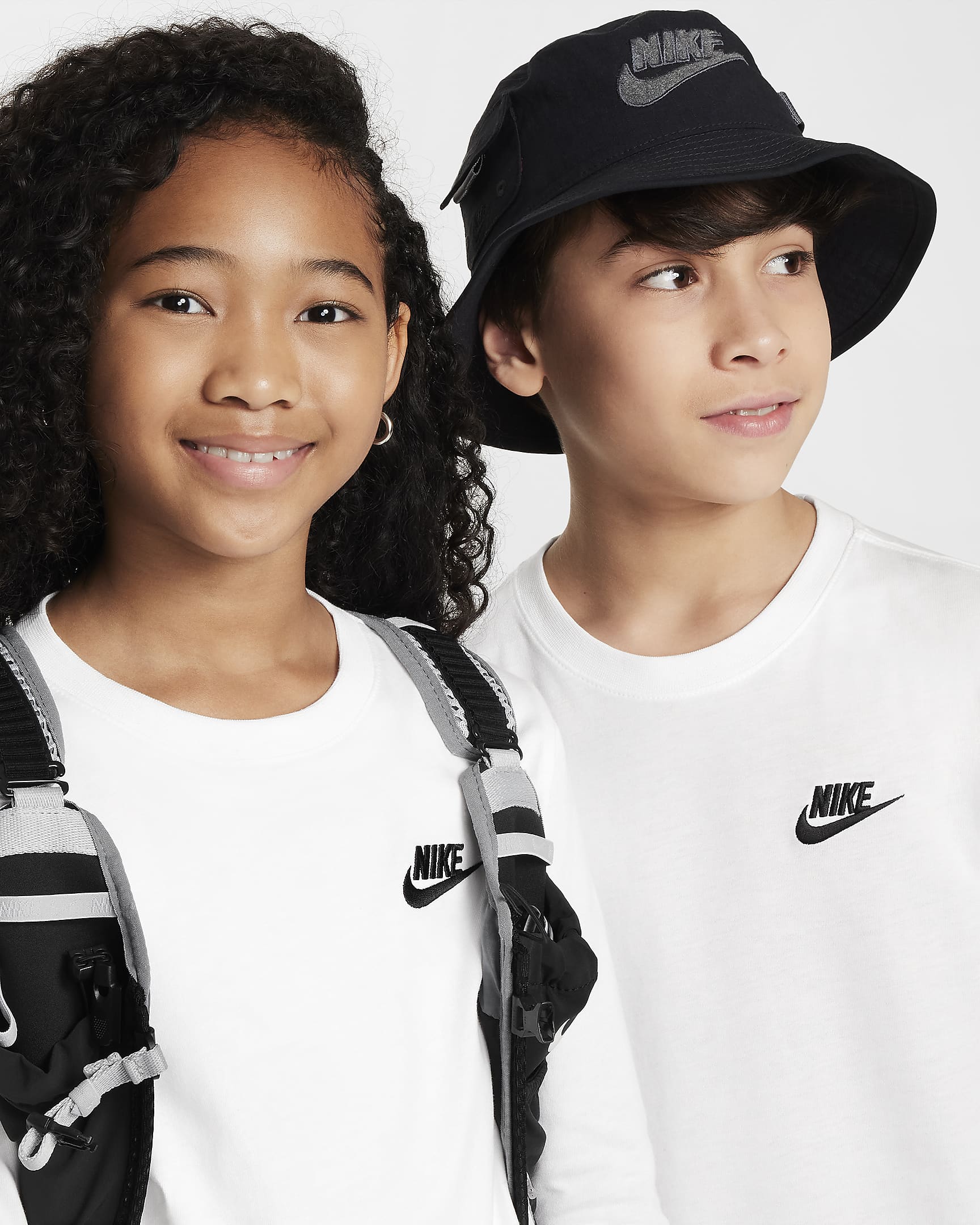 Playera de manga larga para niños grandes Nike Sportswear - Blanco