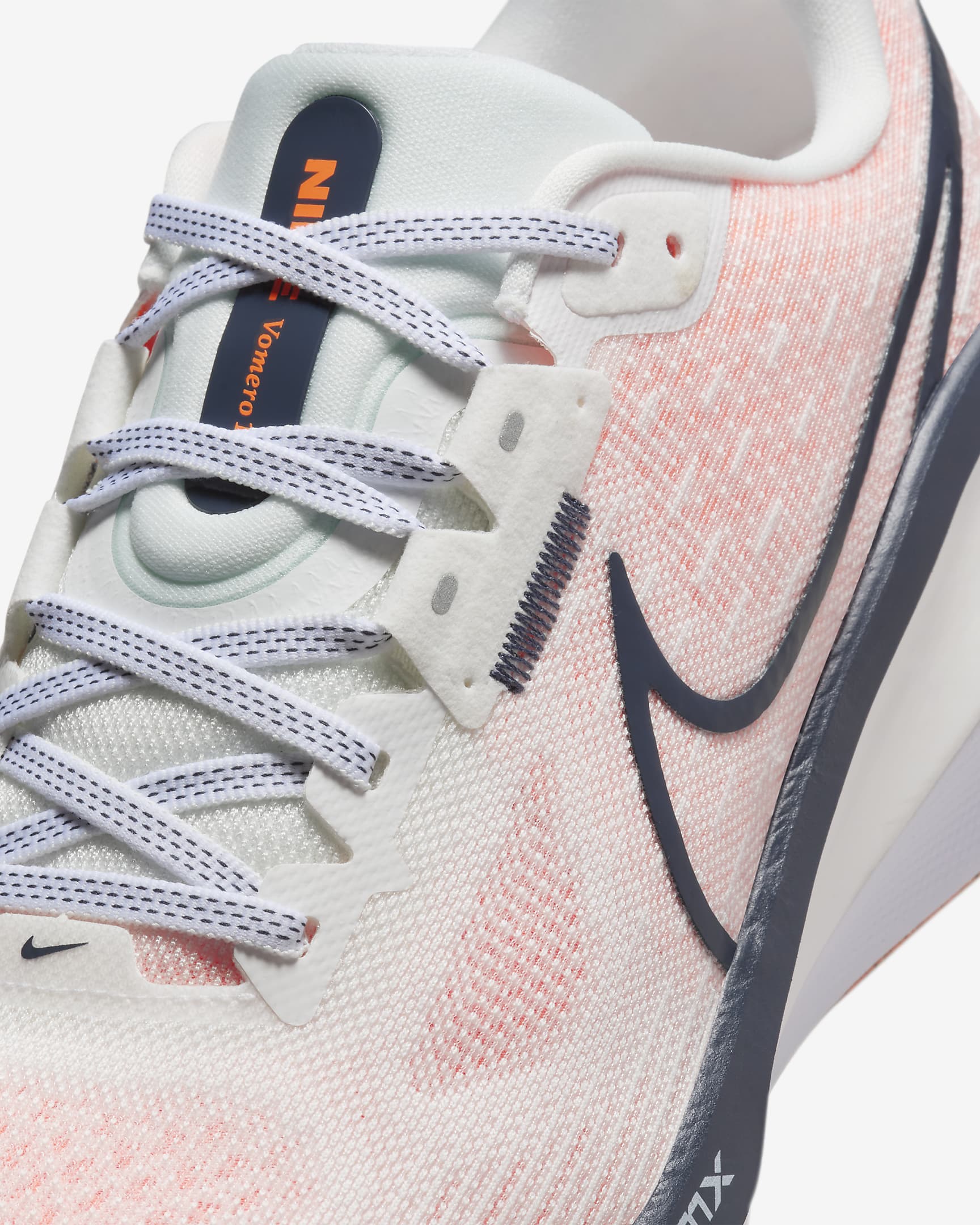 Tenis de correr en pavimento para hombre Nike Vomero 17 - Blanco cumbre/Naranja total/Blanco/Trueno azul